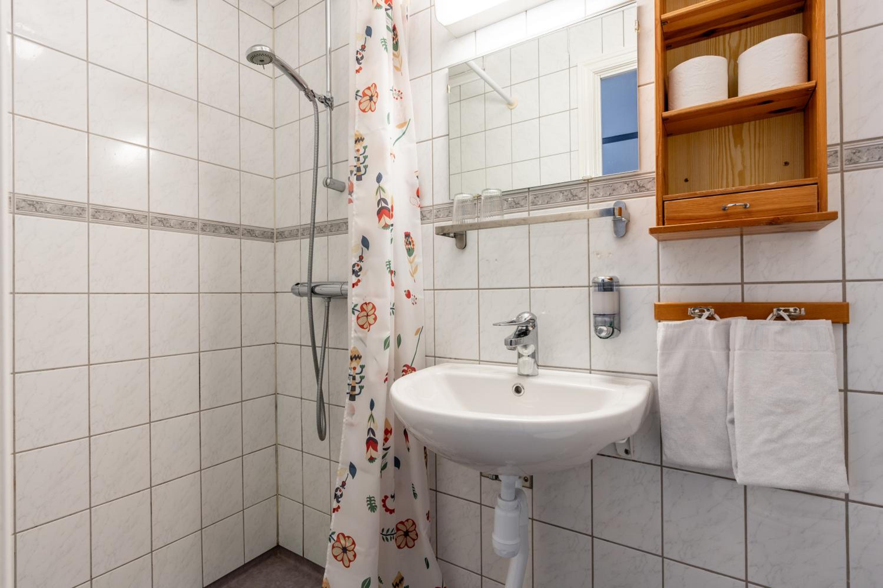 Twin Room with Private Bathroom photo 3