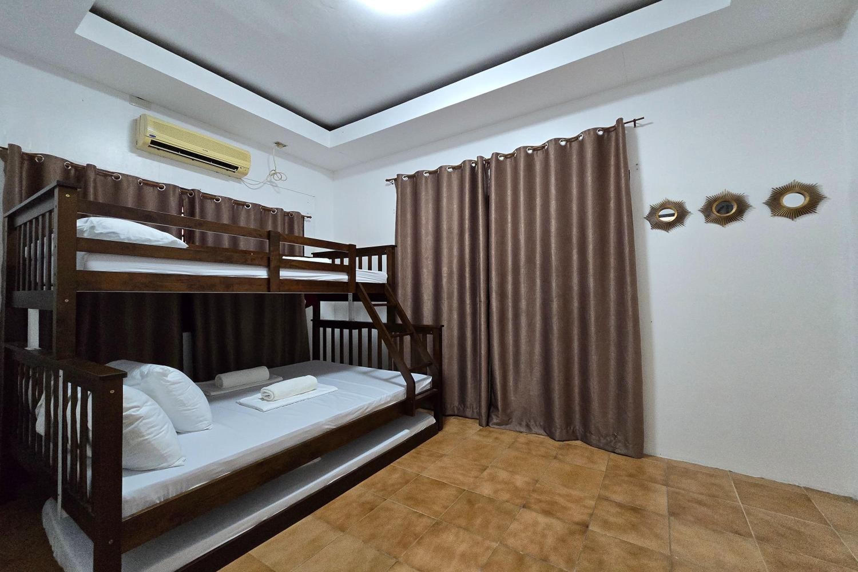 Villa - Photo 1