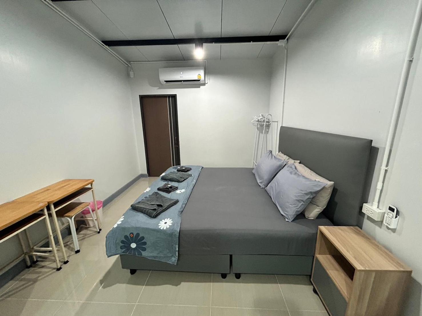 Standard Double Room - Photo 8