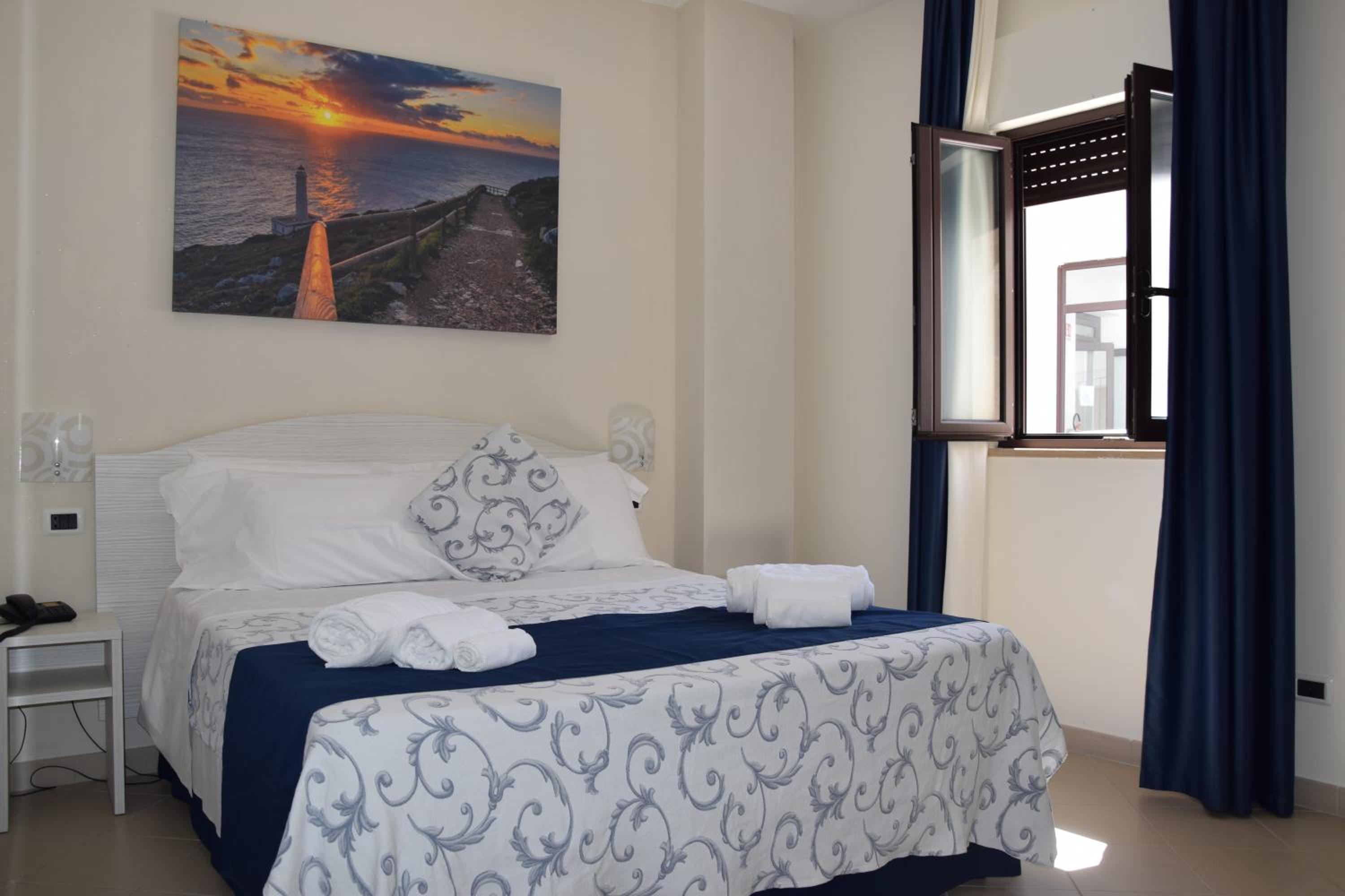 Economy Double Room photo 2