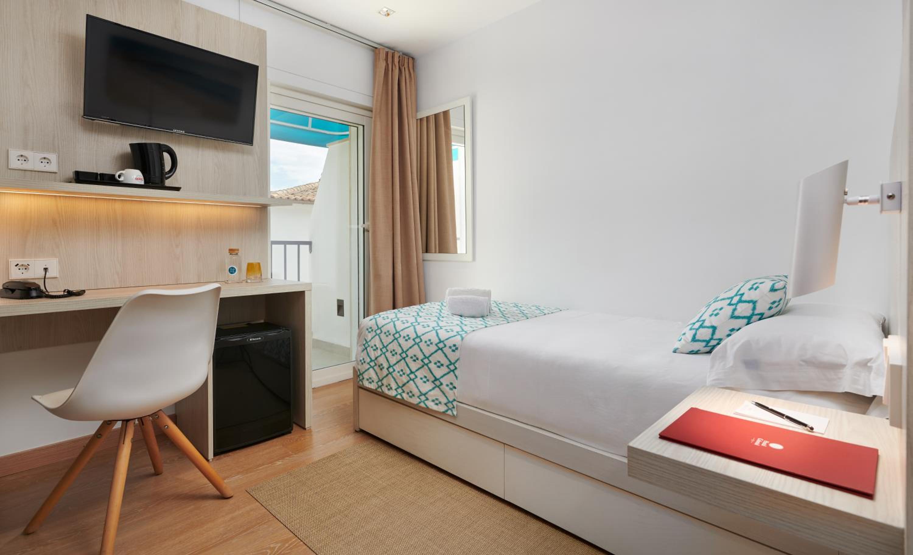 Single Room photo 2