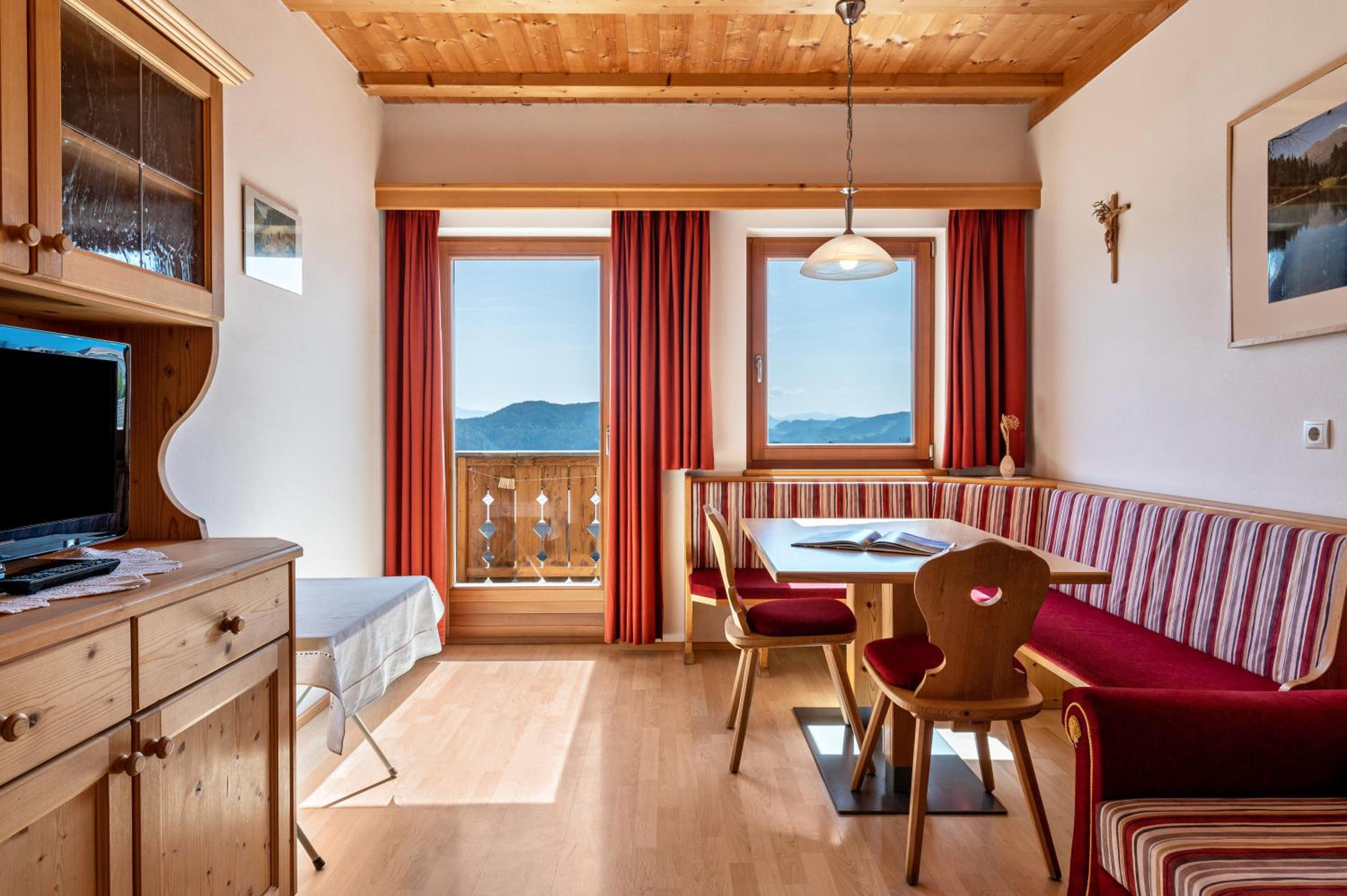 Two-Bedroom Deluxe Apartment with Garden View photo 1