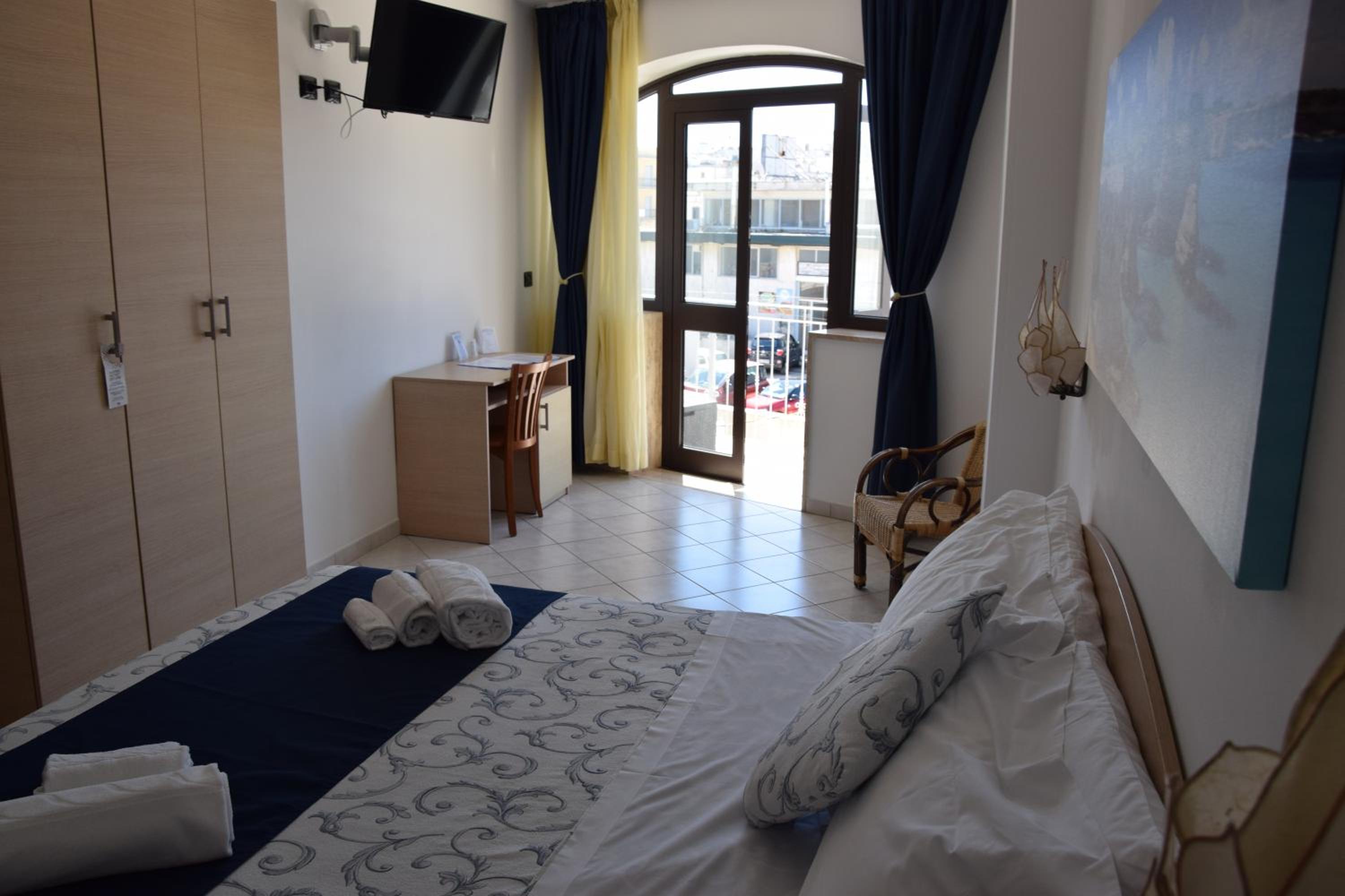 Double Room with Balcony and City View photo 1