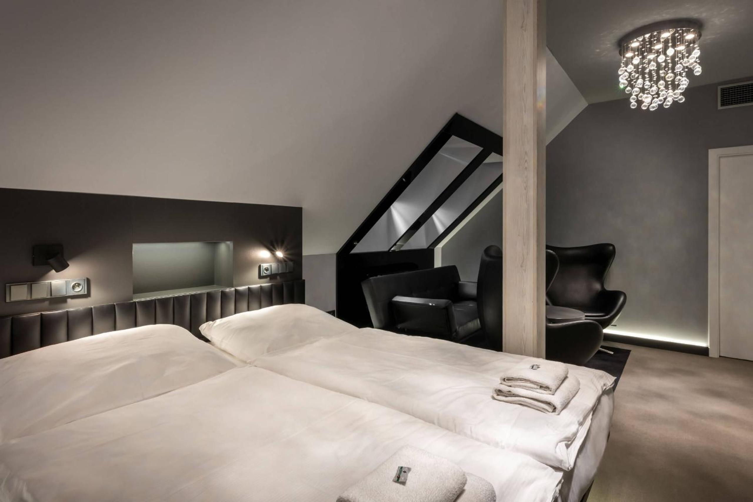 Deluxe Double Room with Shower photo 2