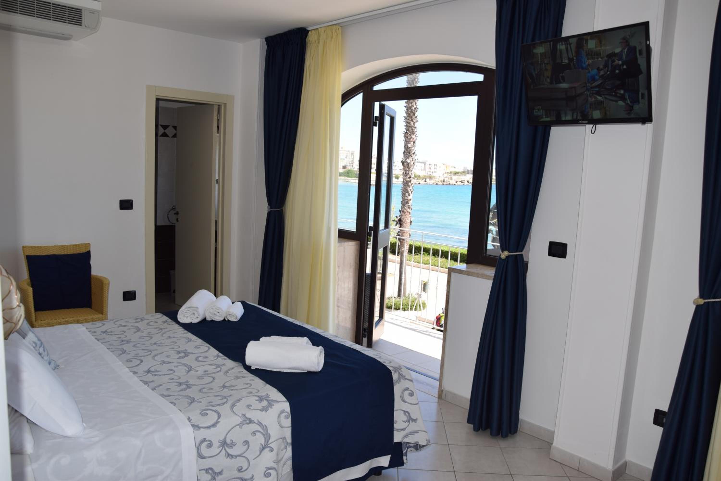 Superior Suite with Sea View photo 1