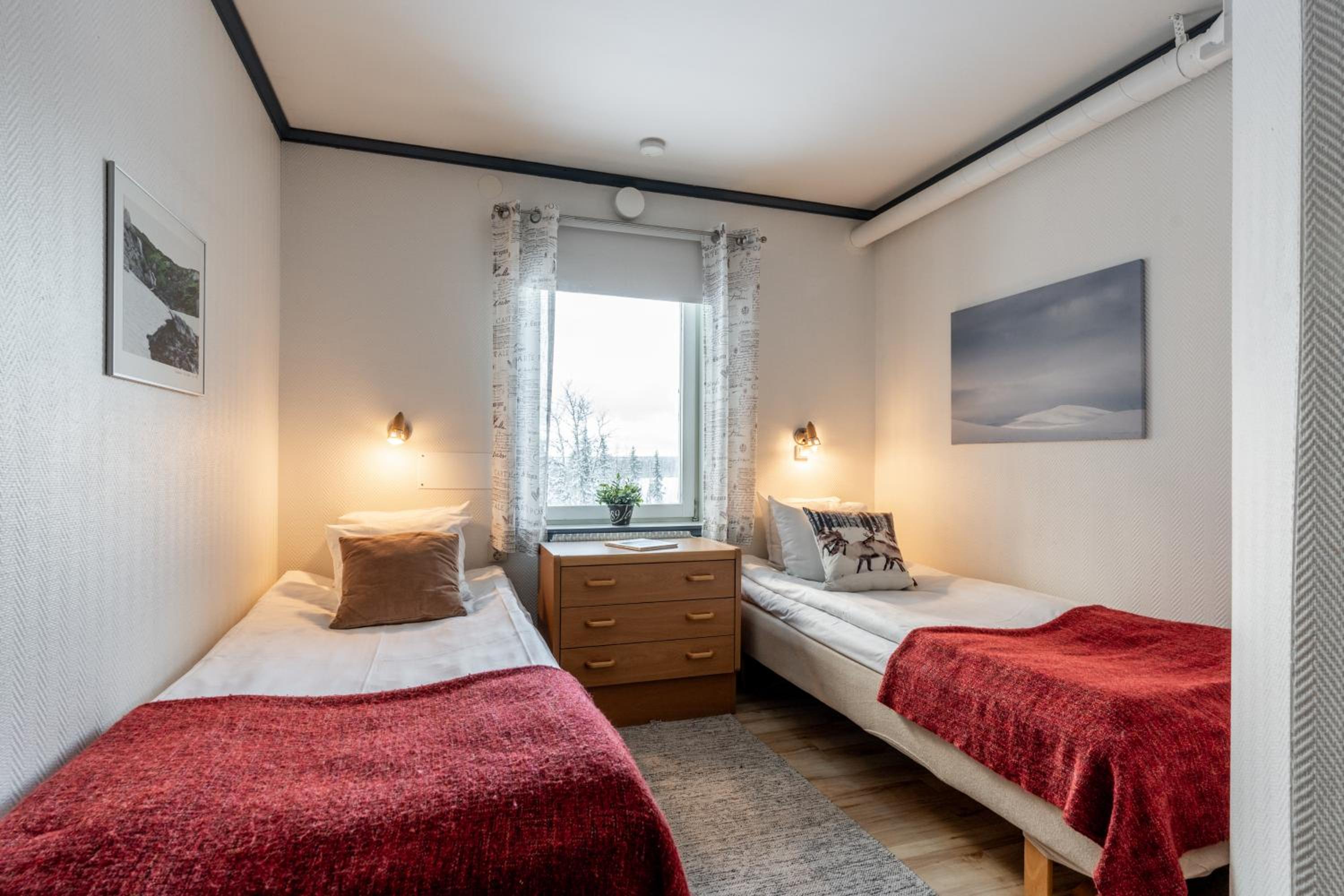 Twin Room with Private Bathroom photo 2