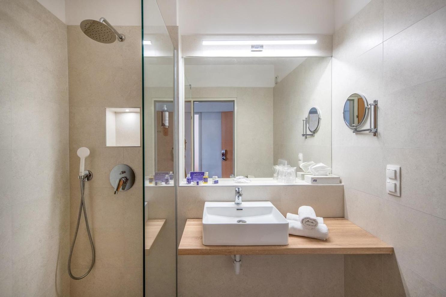Standard Plus Room with Shower photo 2