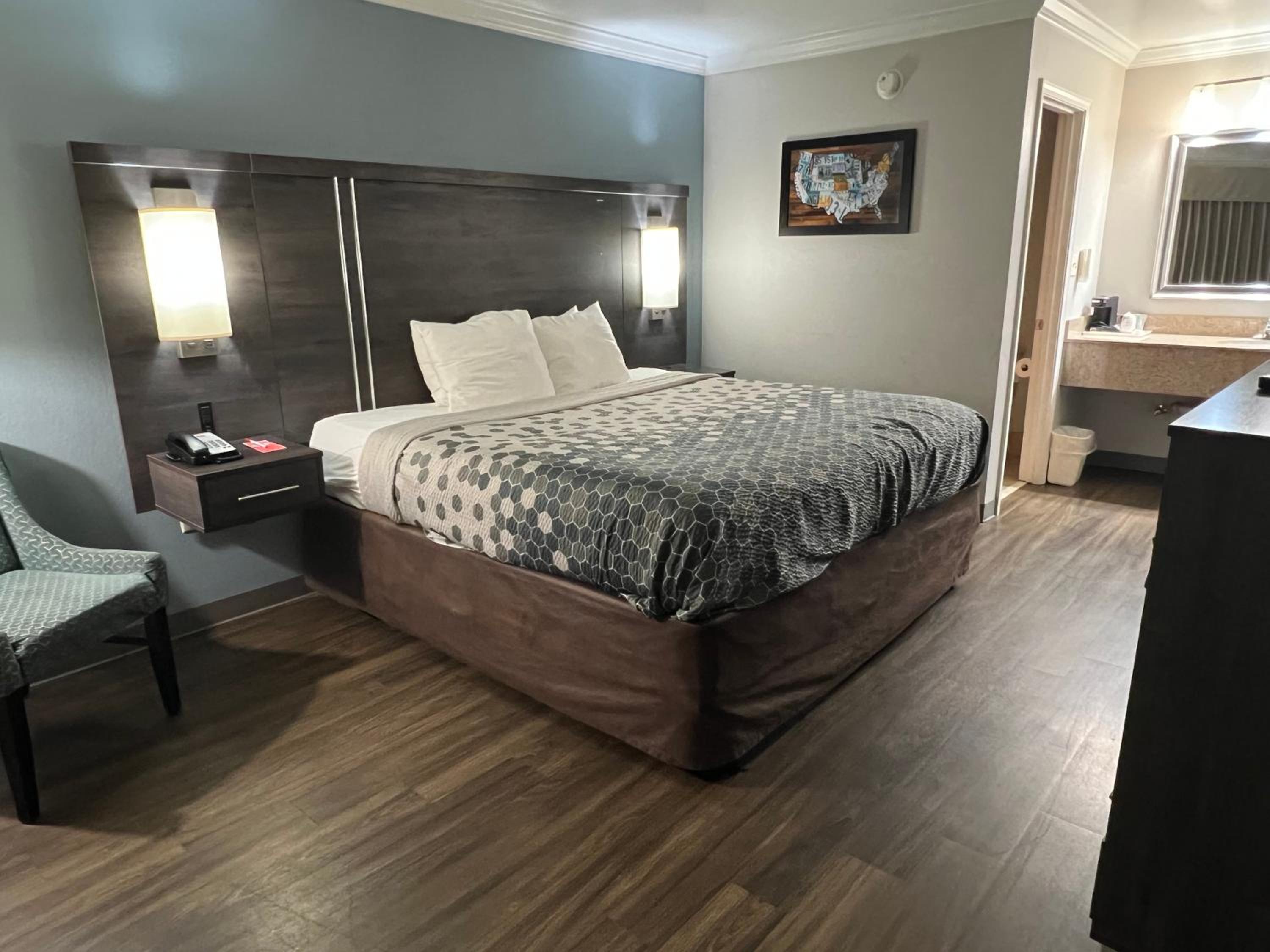 King Room - Accessible/Non-Smoking photo 1