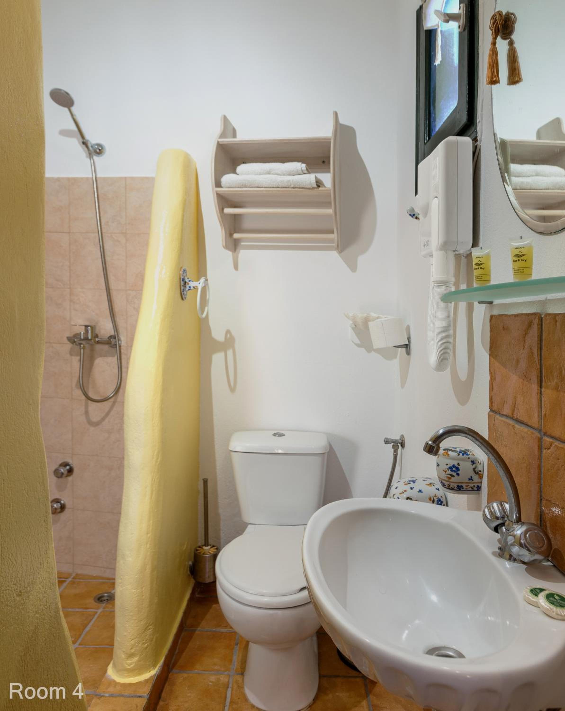 Standard Double Room - Photo 19