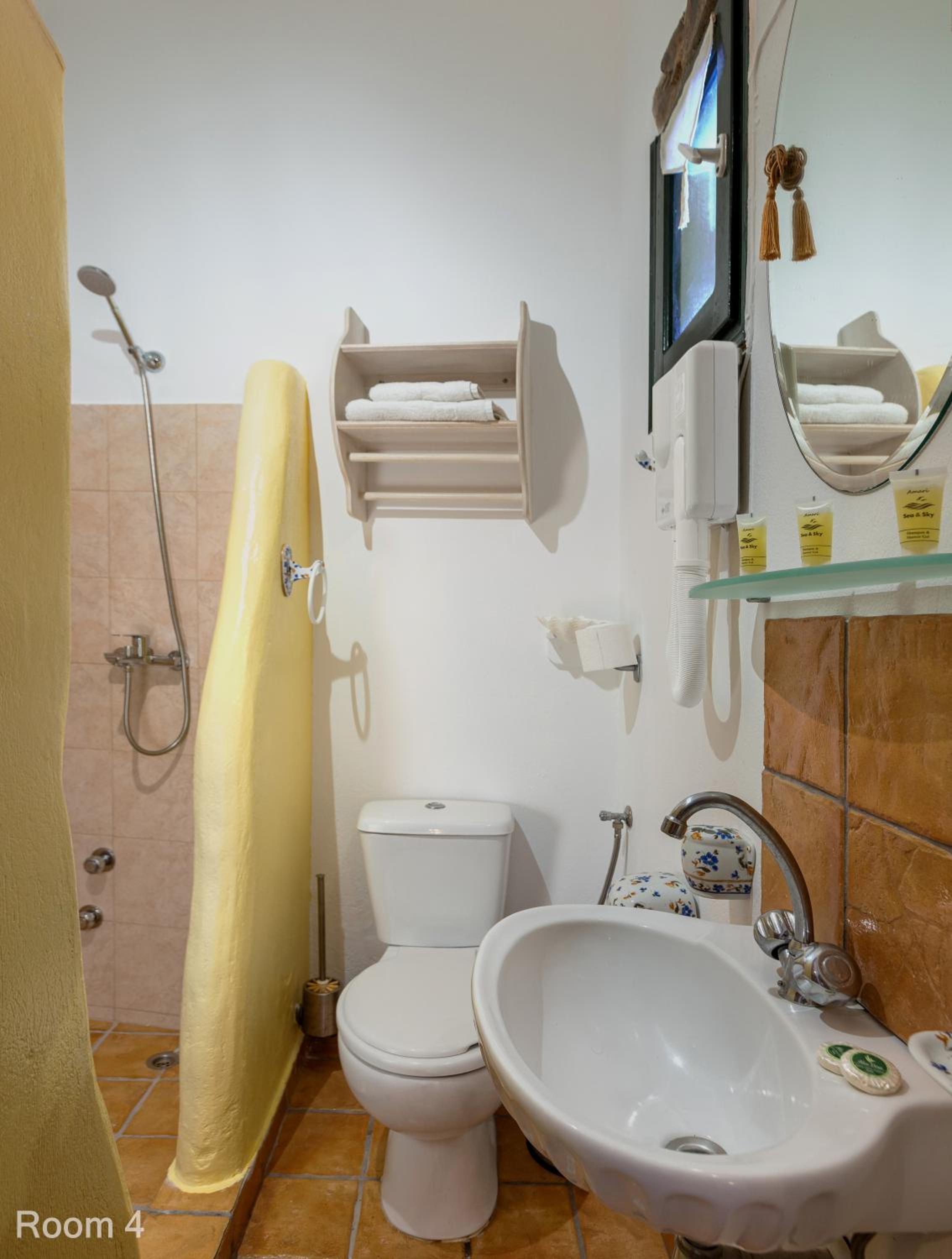 Standard Double Room - Photo 35