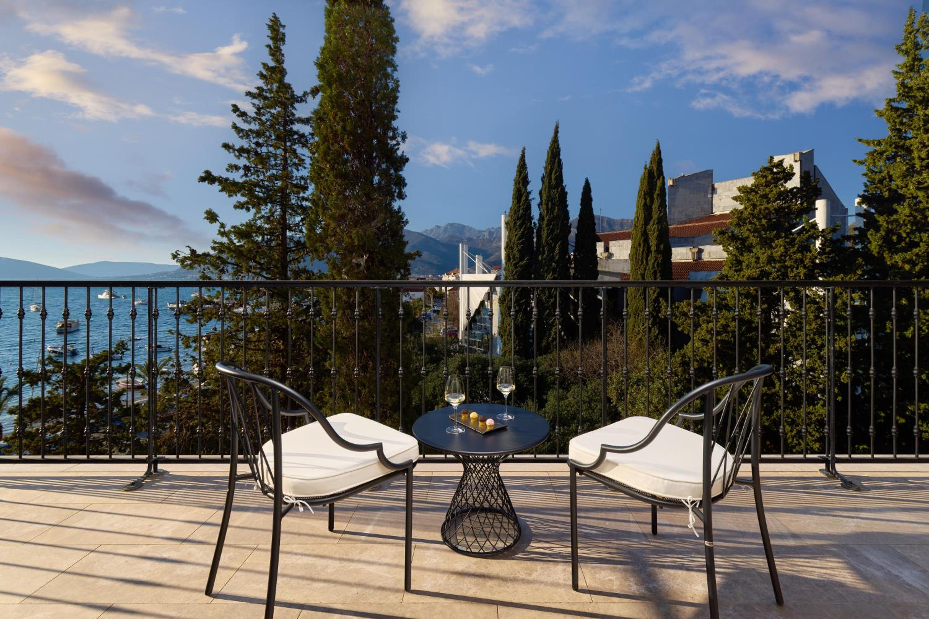 King Suite with Sea View