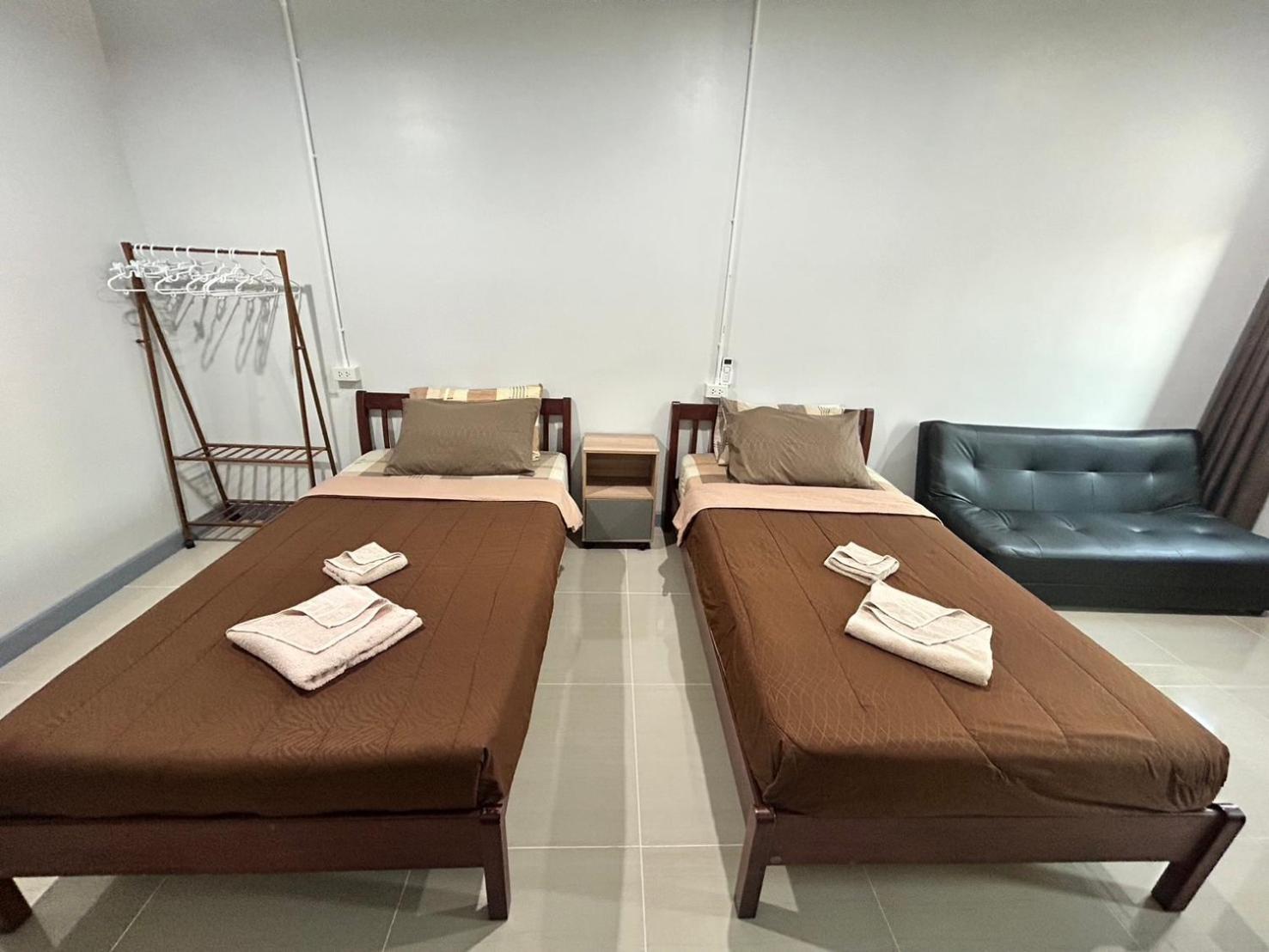 Standard Twin Room - Photo 8