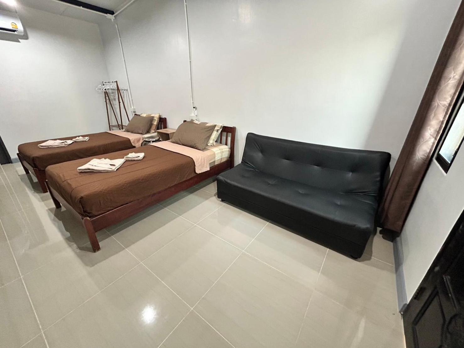 Standard Twin Room - Photo 6