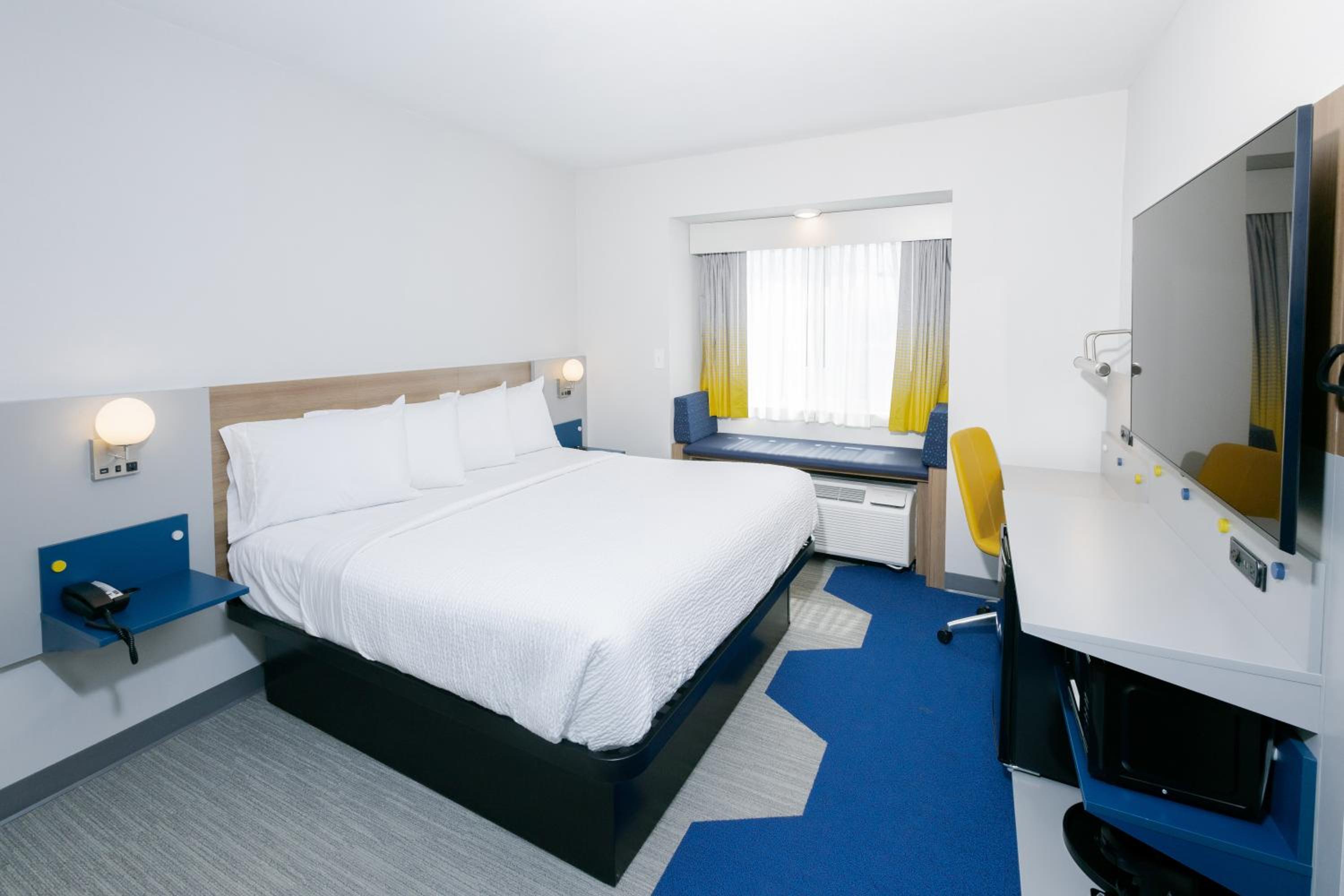 King Room - Non-Smoking photo 2