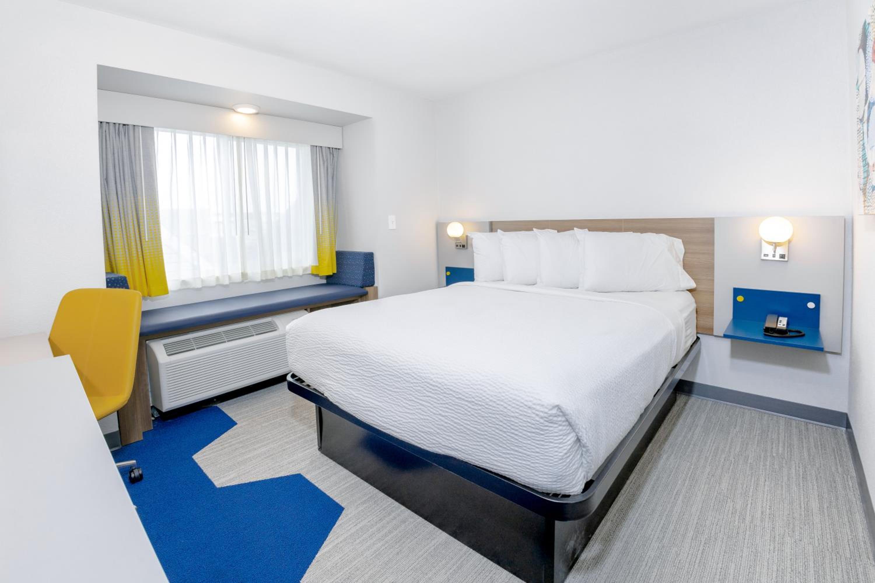 Queen Room - Hearing Accessible/Non-Smoking photo 2