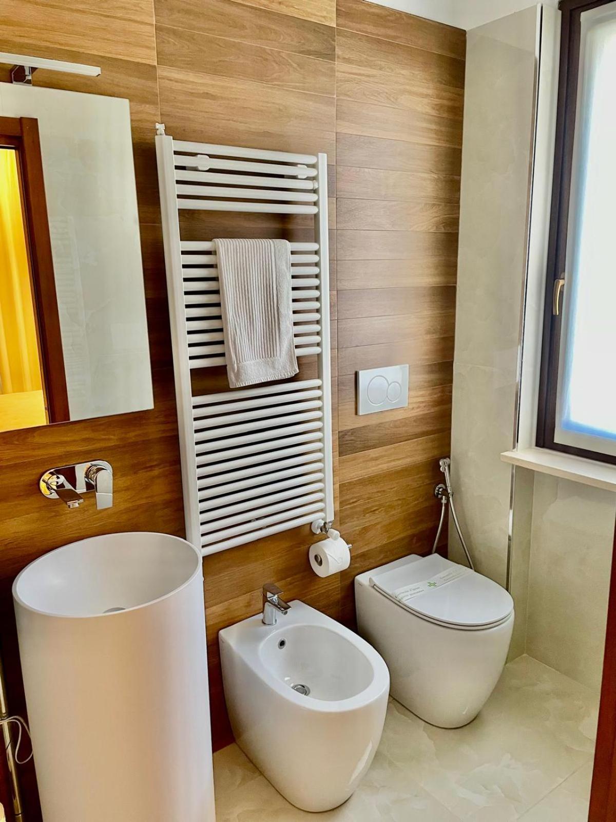 Double Room - Photo 9
