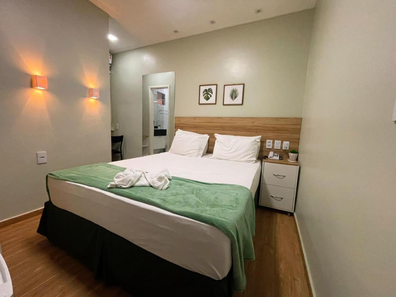 Deluxe Queen Room - Photo 5
