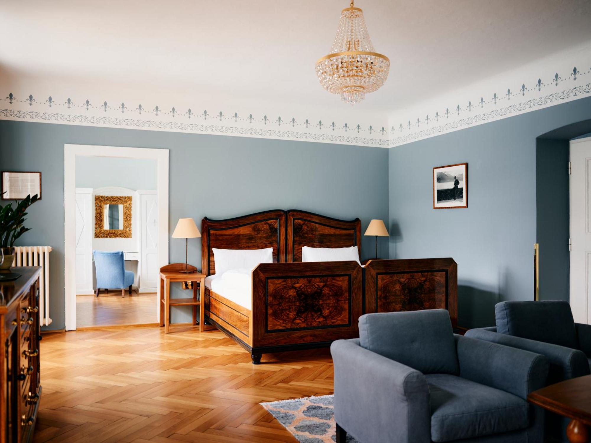 Superior Suite with Balcony and Lake View photo 3