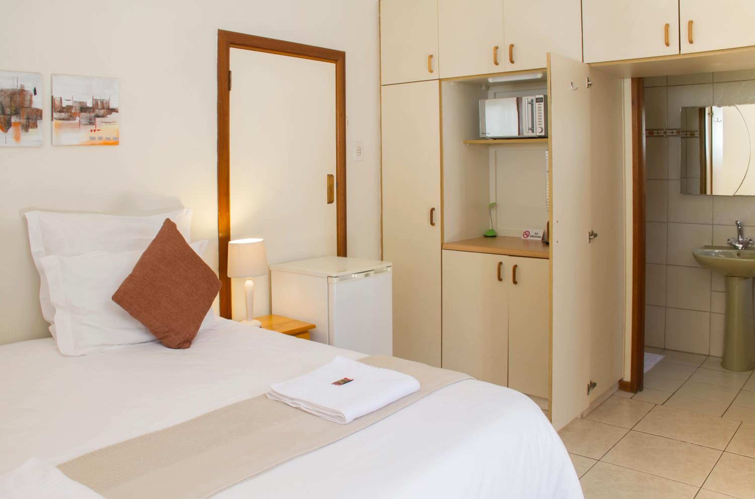 Double or Twin Room with Private Patio - Photo 1
