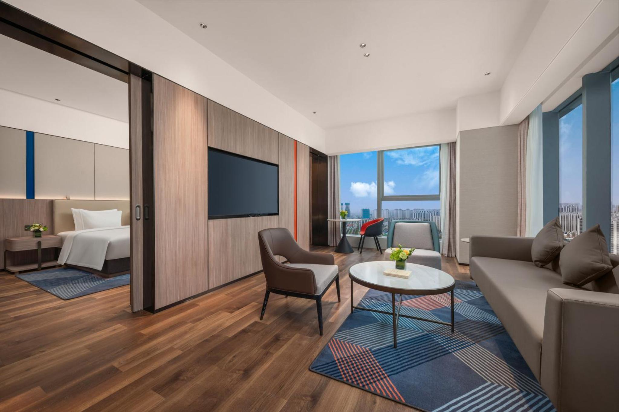One-Bedroom King Suite with Bath photo 2