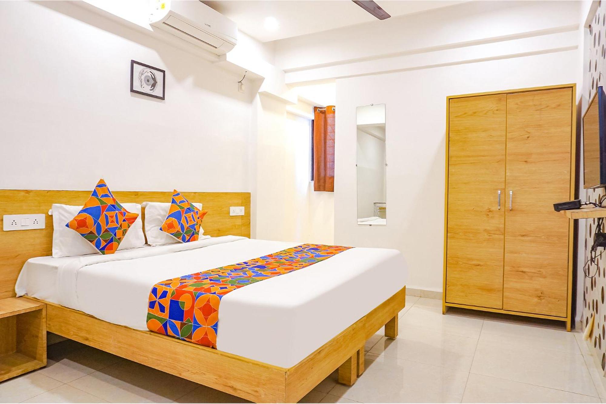 Deluxe Room - Photo 1