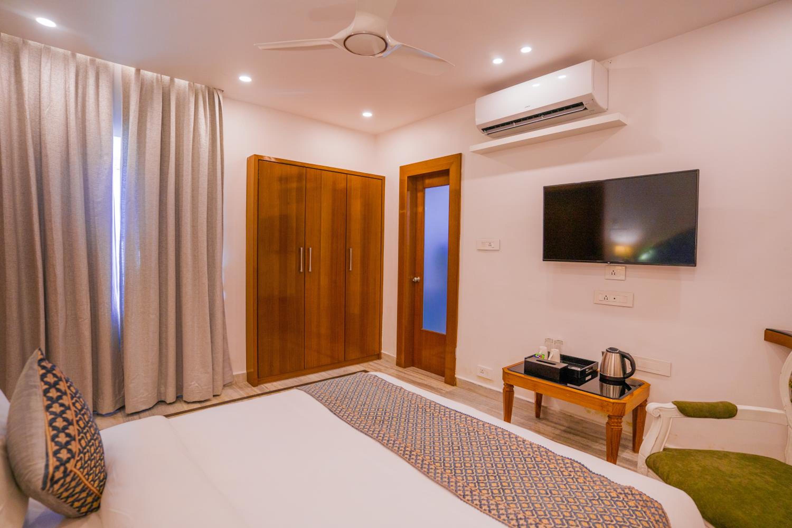 Standard Double Room - Photo 10