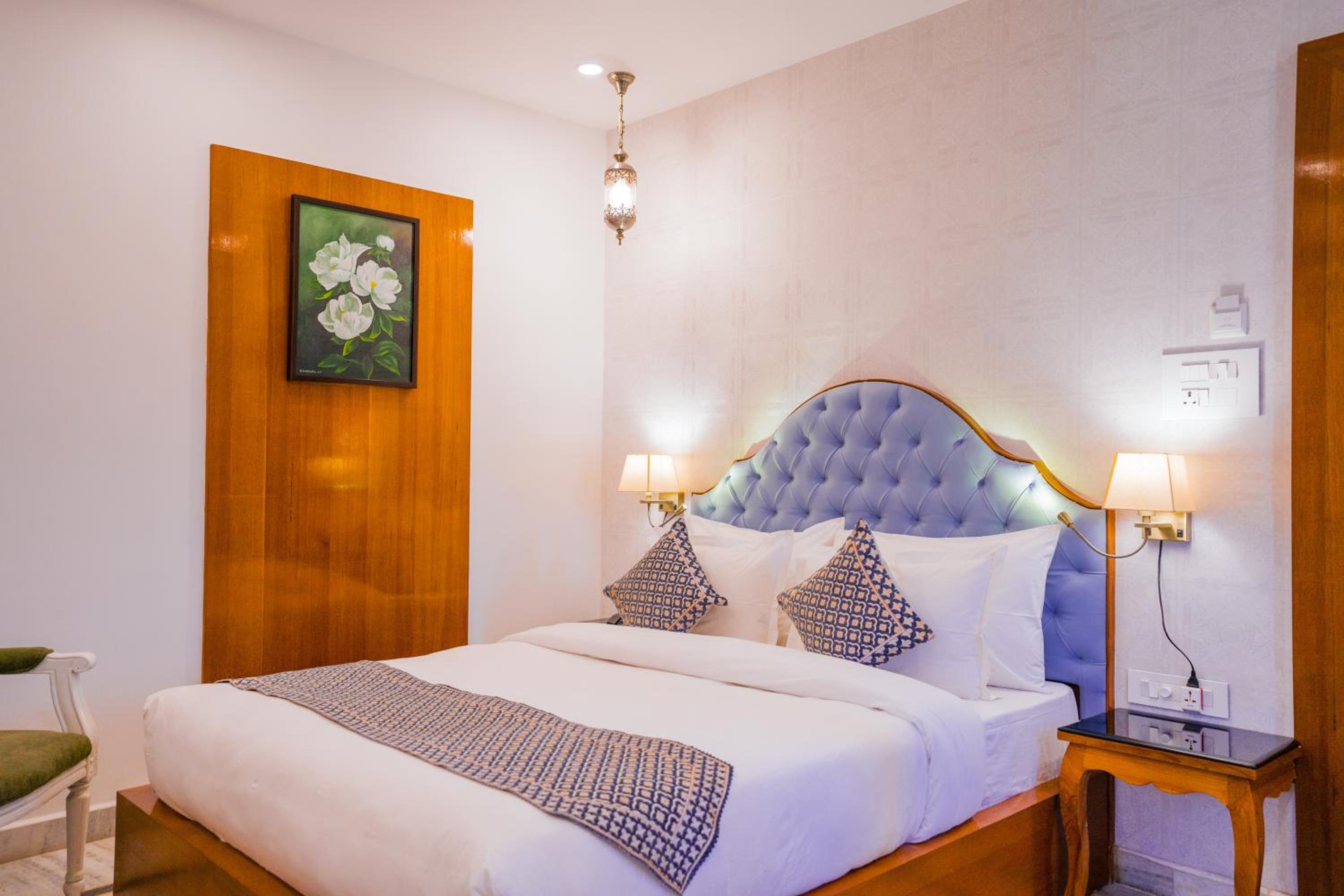 Standard Double Room - Photo 8