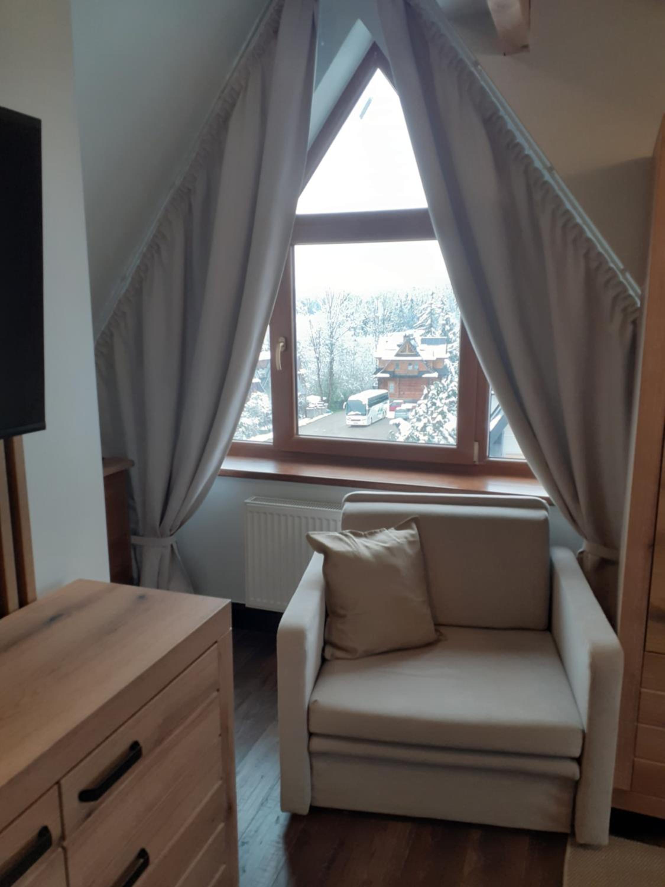Deluxe Junior Suite (3 Guests) - Photo 9