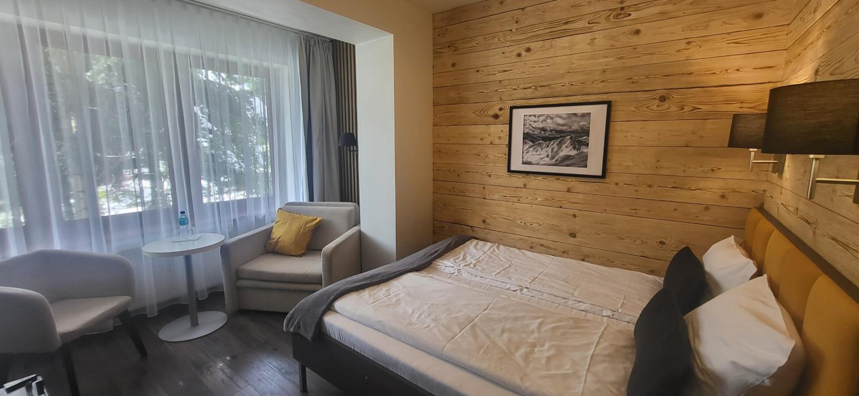 Deluxe Double Room with Extra Bed - Photo 5