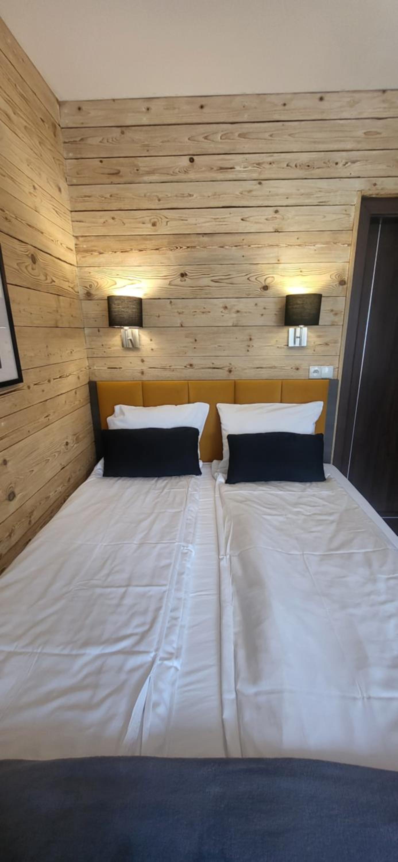 Deluxe Double Room with Extra Bed - Photo 2
