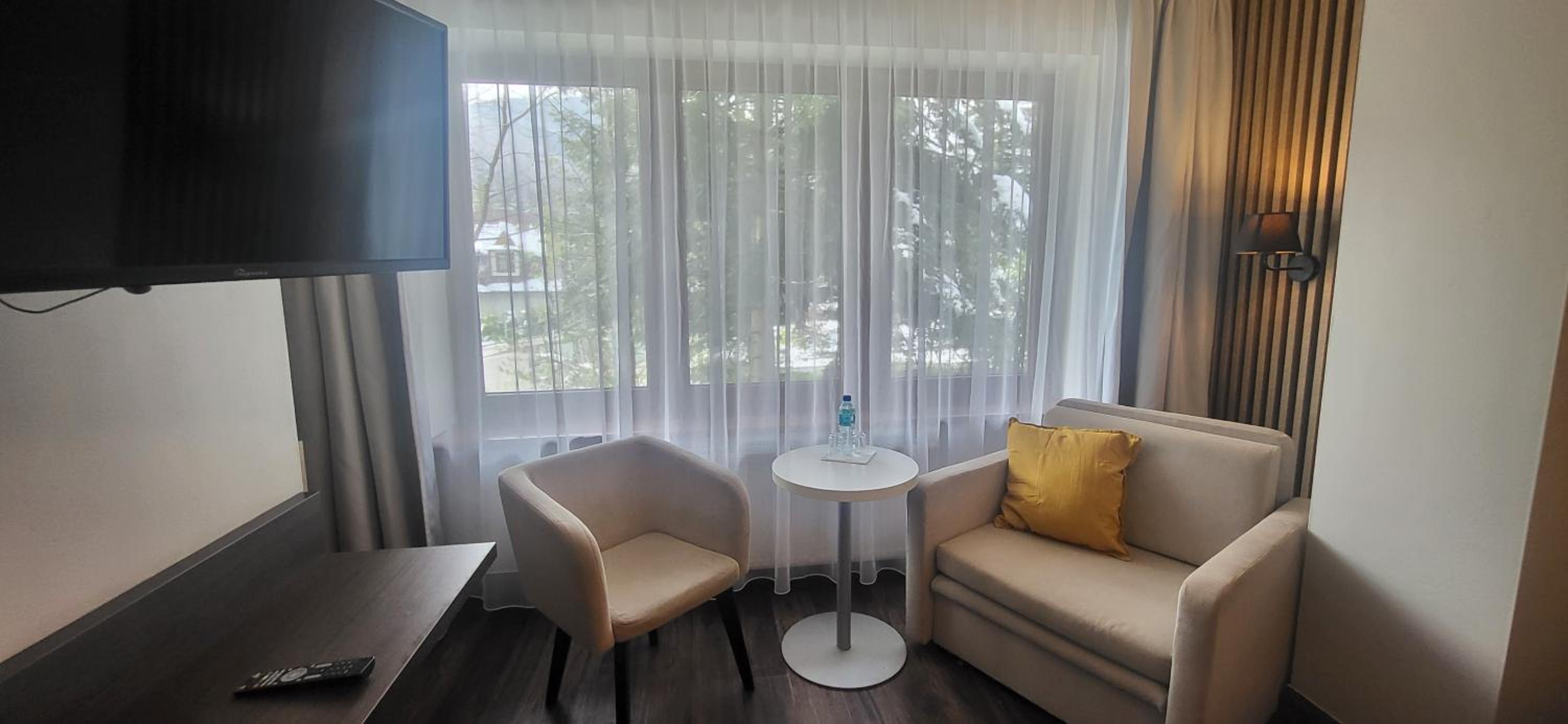 Deluxe Double Room with Extra Bed - Photo 4