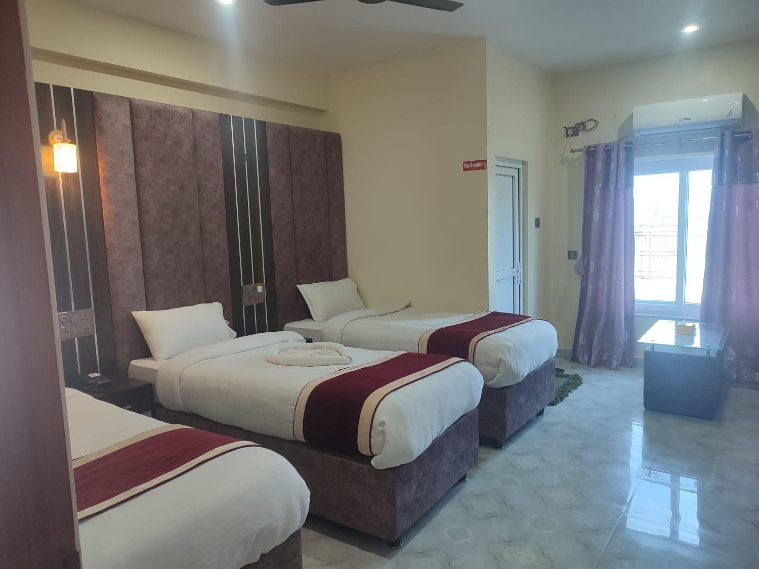 Basic Triple Room with Shared Bathroom