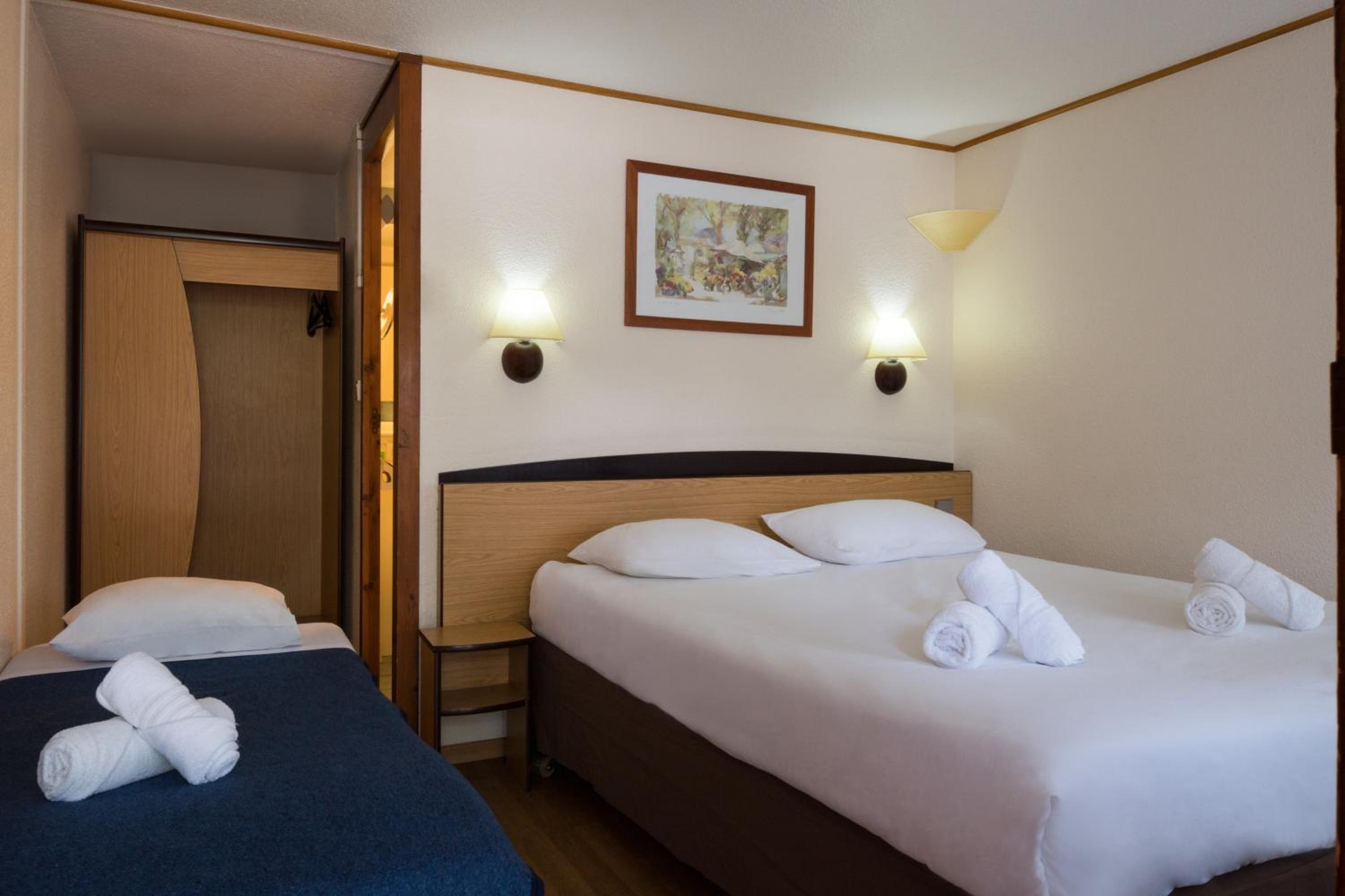 Double Room - Photo 12