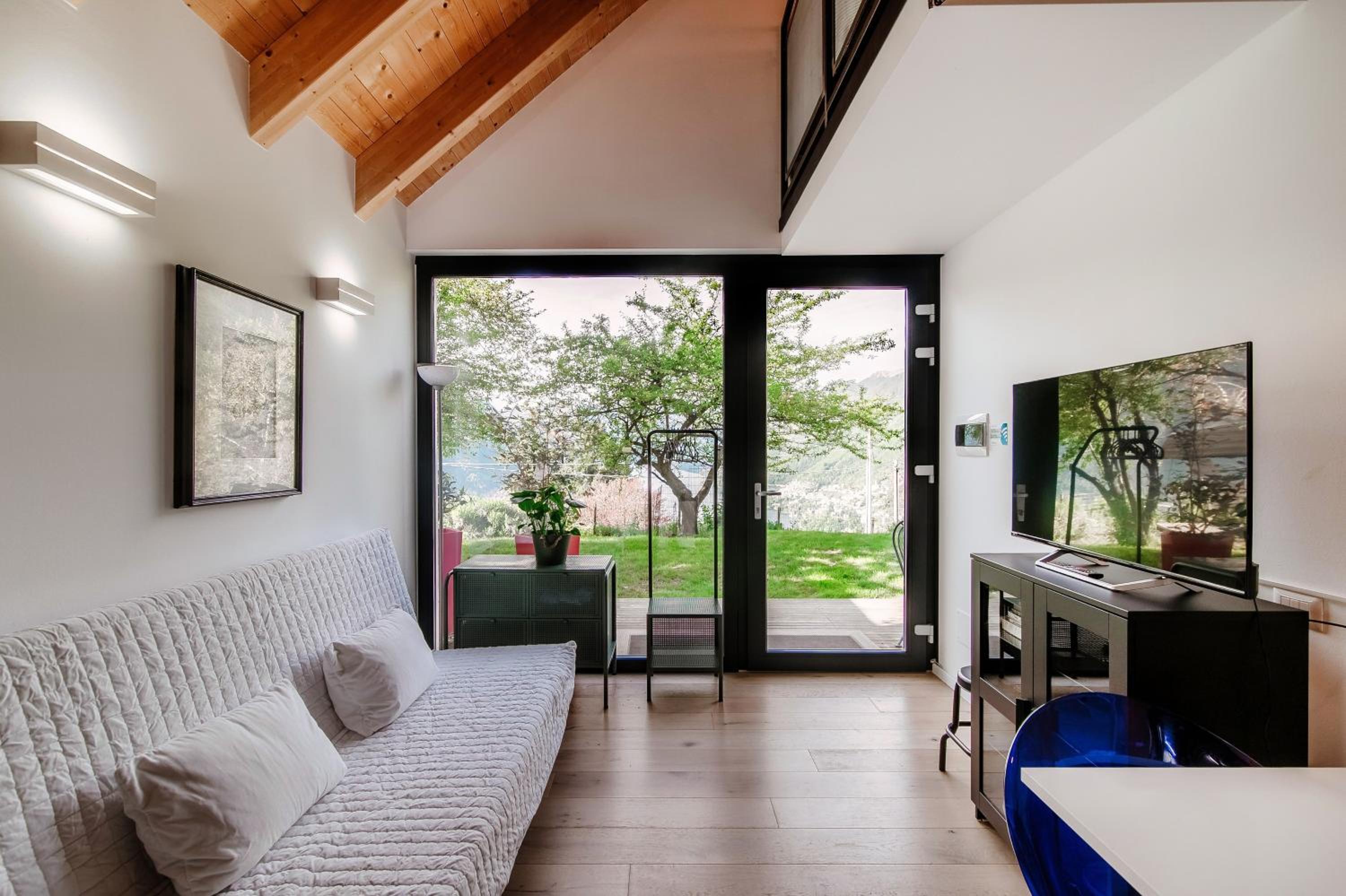Apartment With Lake View