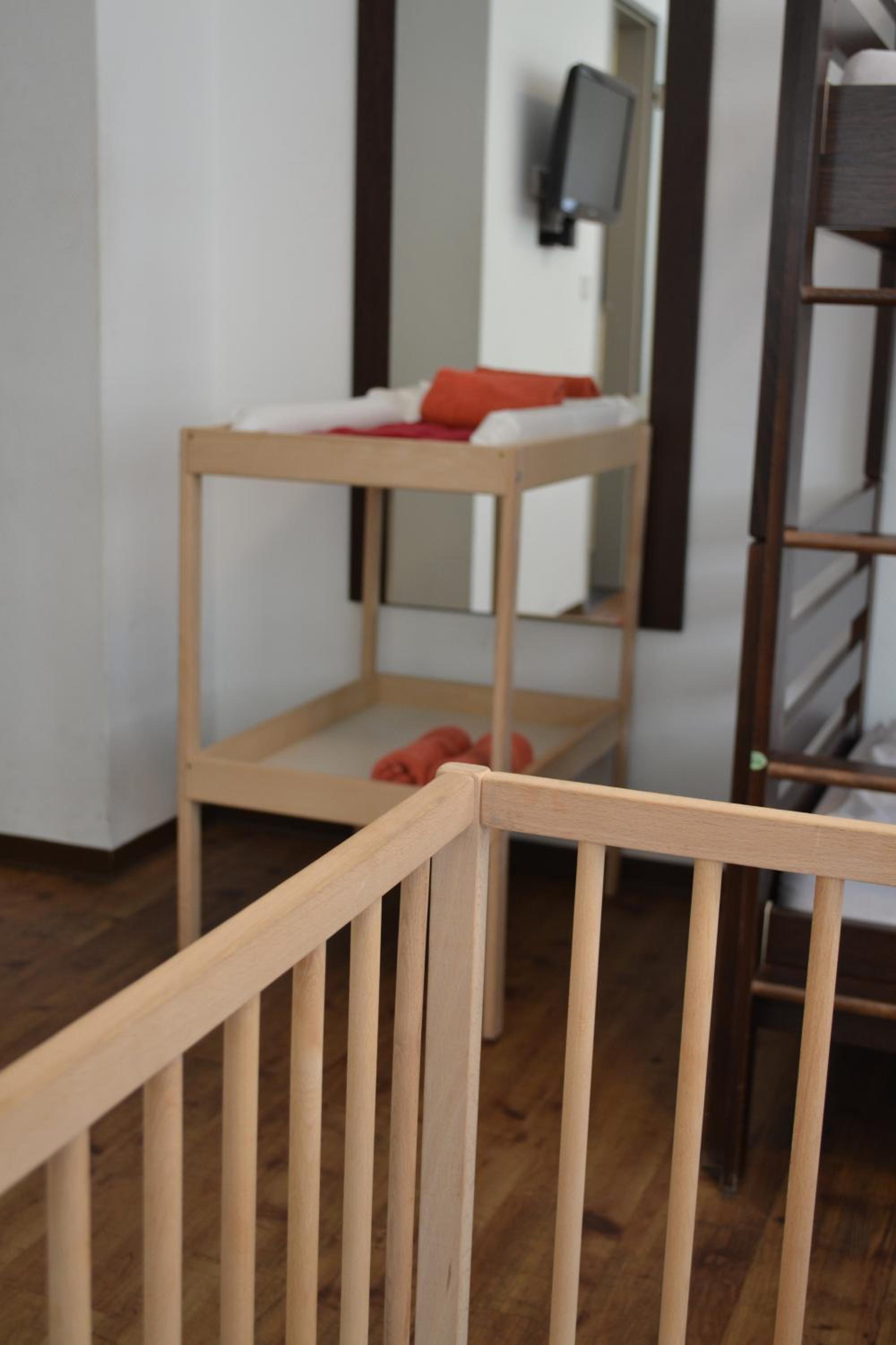 Family Room (2 Adults + 2 Children) - Photo 19