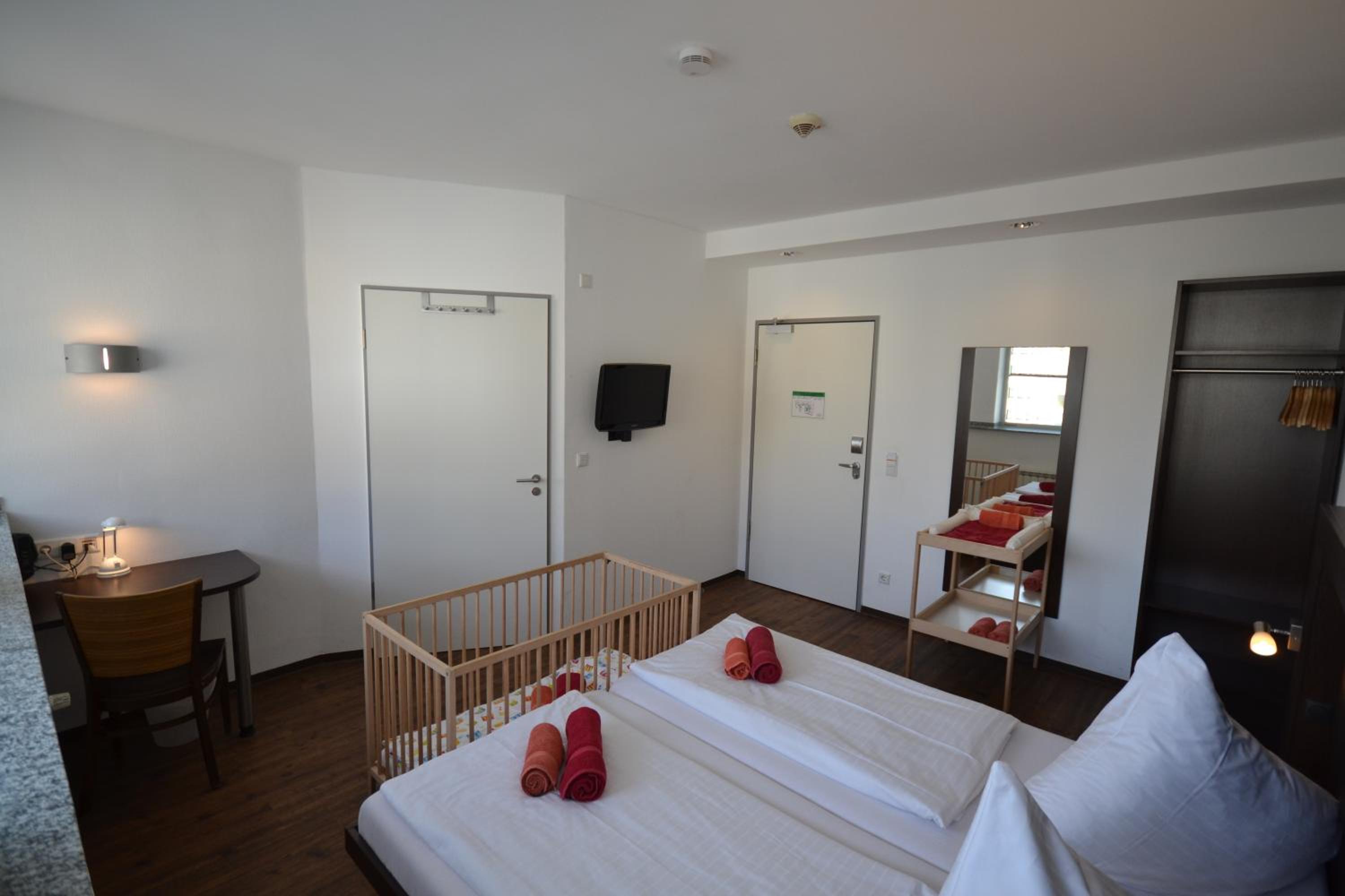 Family Room (2 Adults + 2 Children) - Photo 12