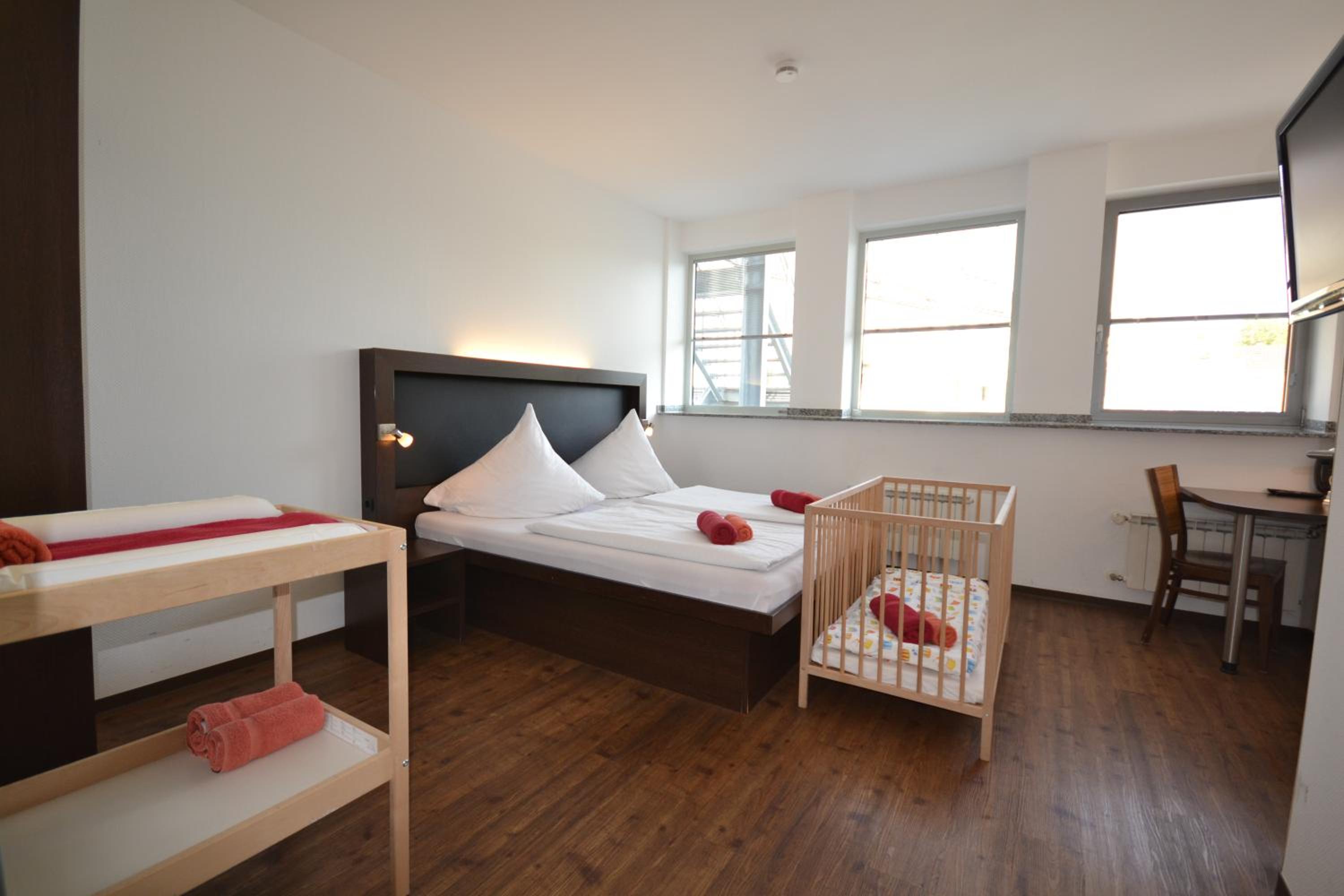 Family Room (2 Adults + 2 Children) - Photo 22