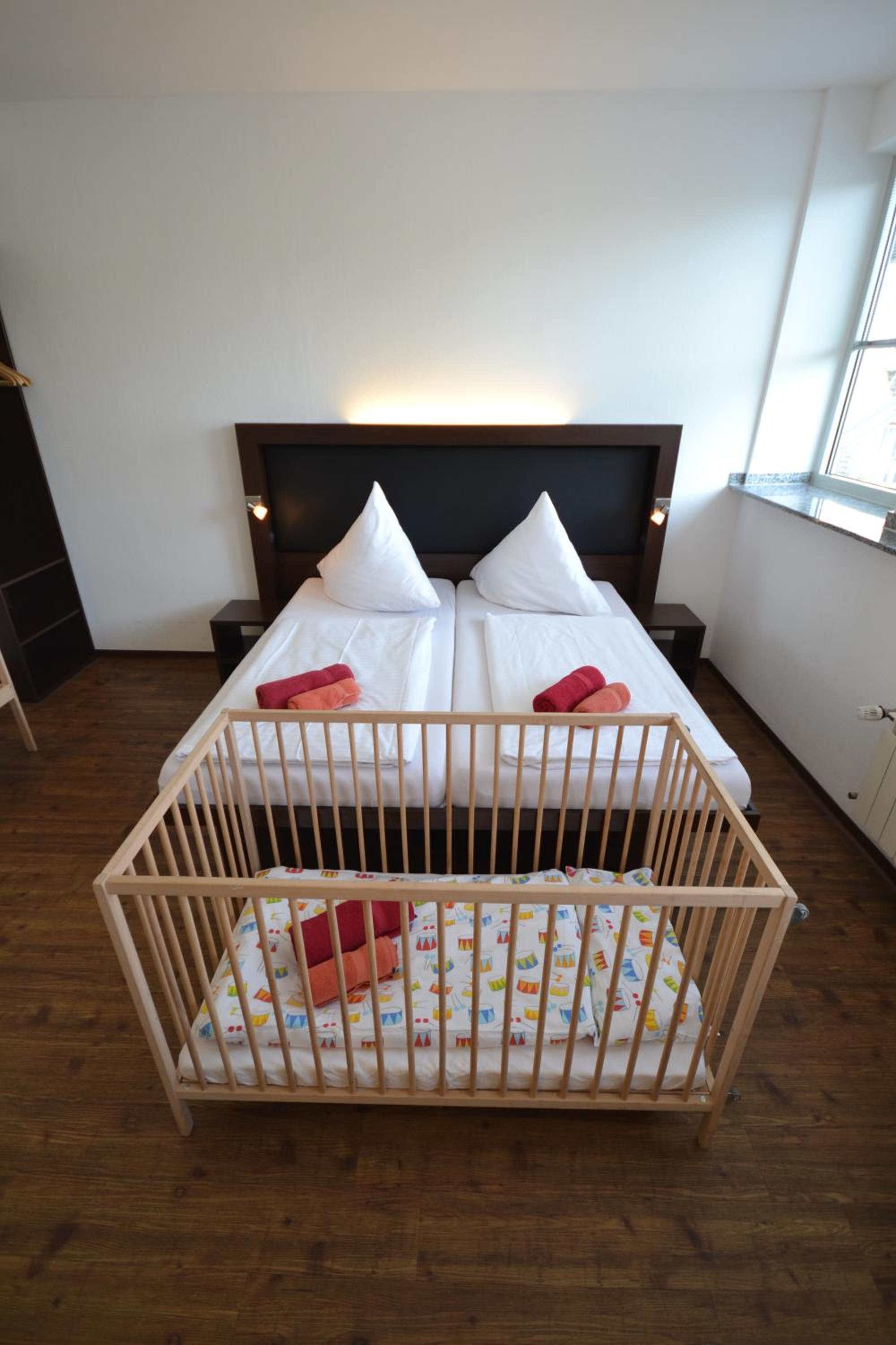 Family Room (2 Adults + 2 Children) - Photo 20