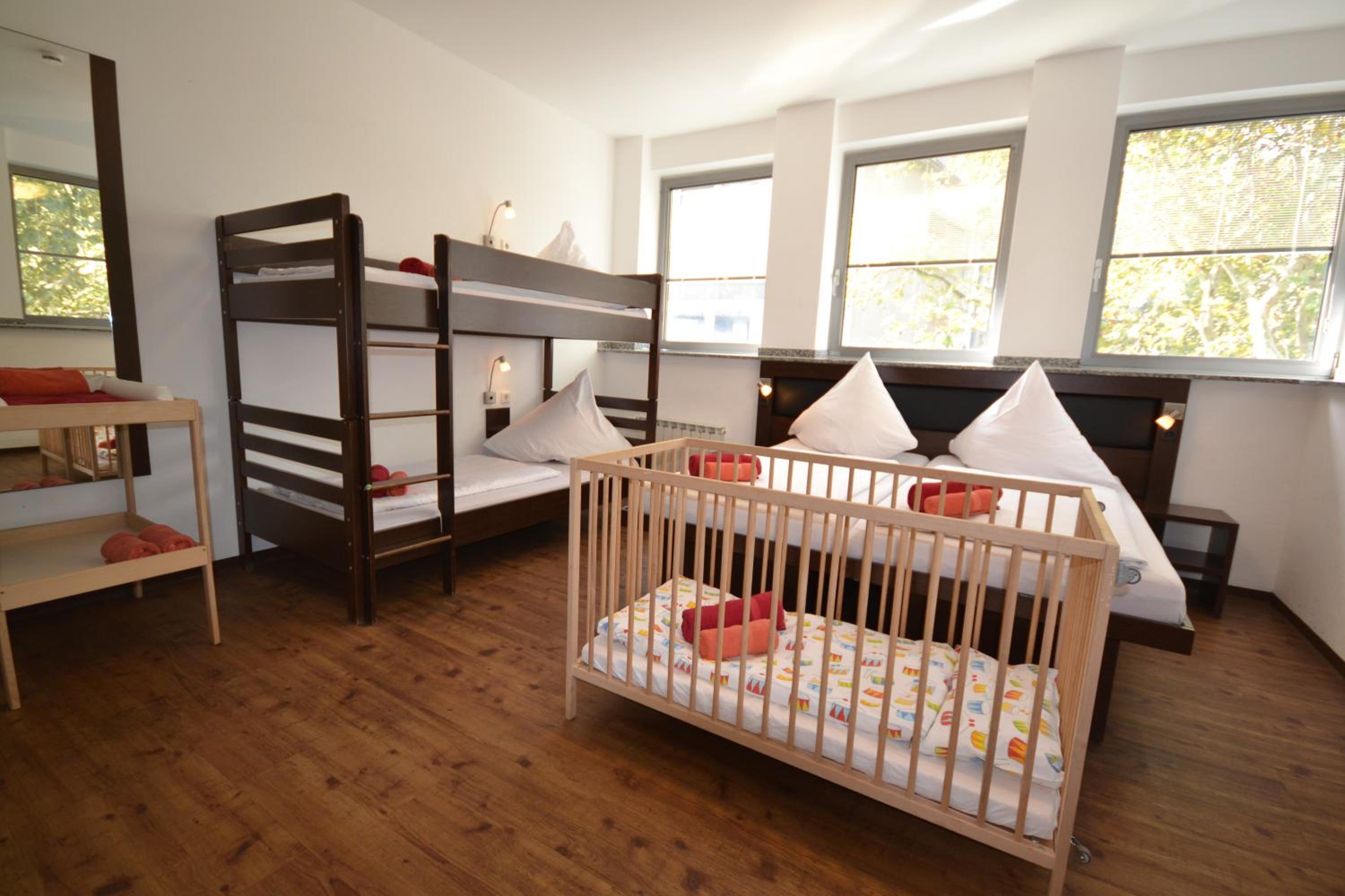 Family Room (2 Adults + 2 Children) - Photo 11