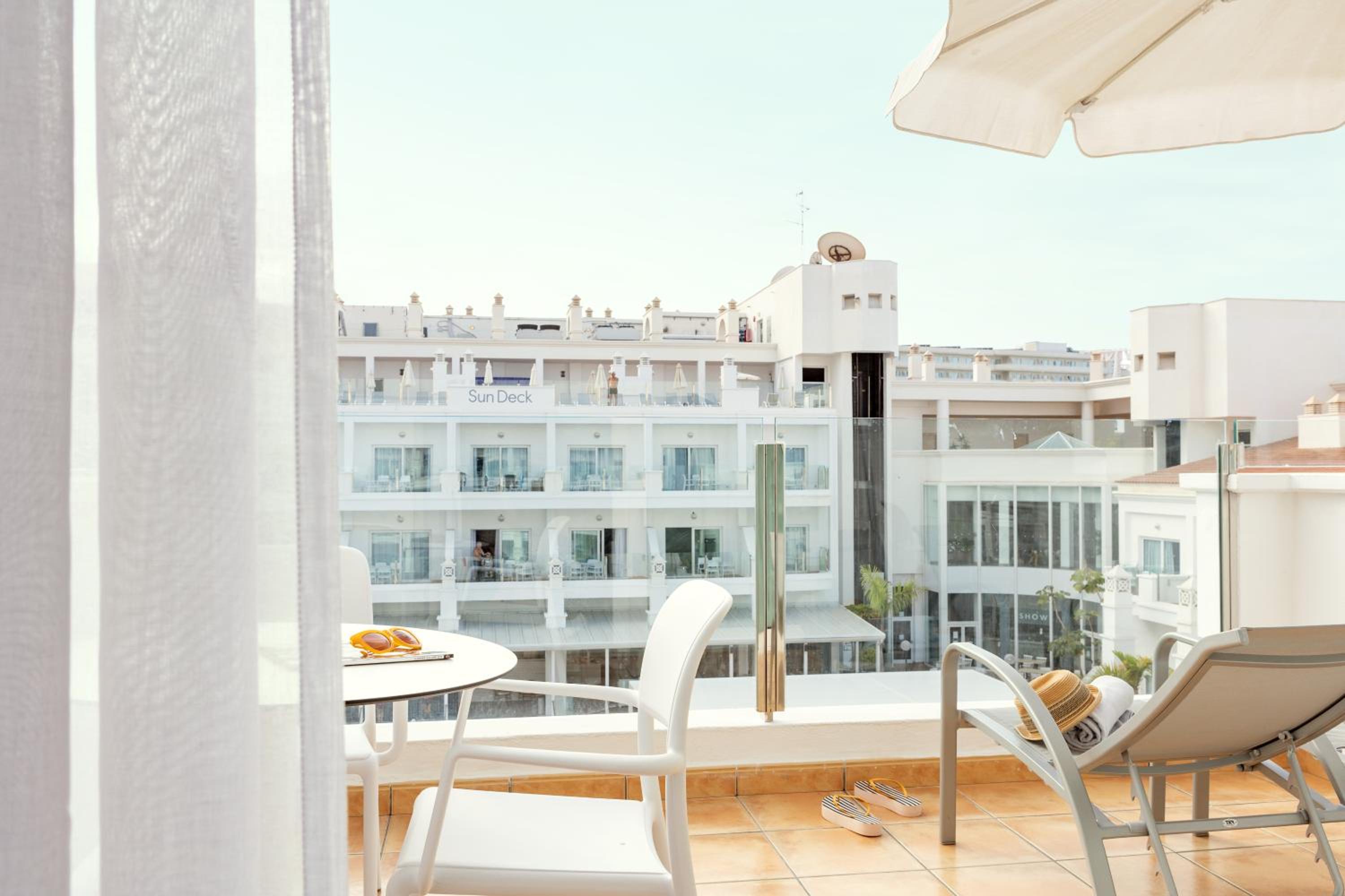 Suite with Pool View and Balcony photo 3