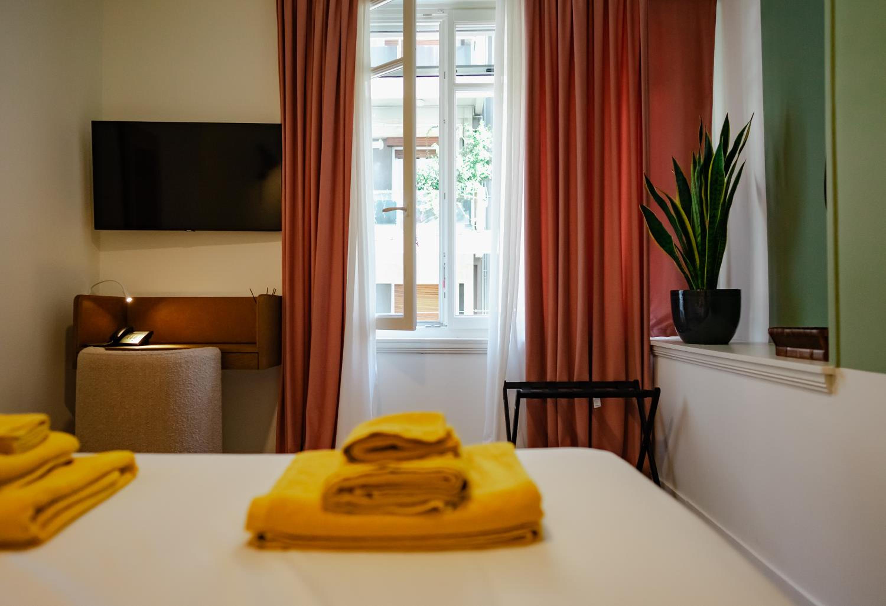 Deluxe Double Room photo 2