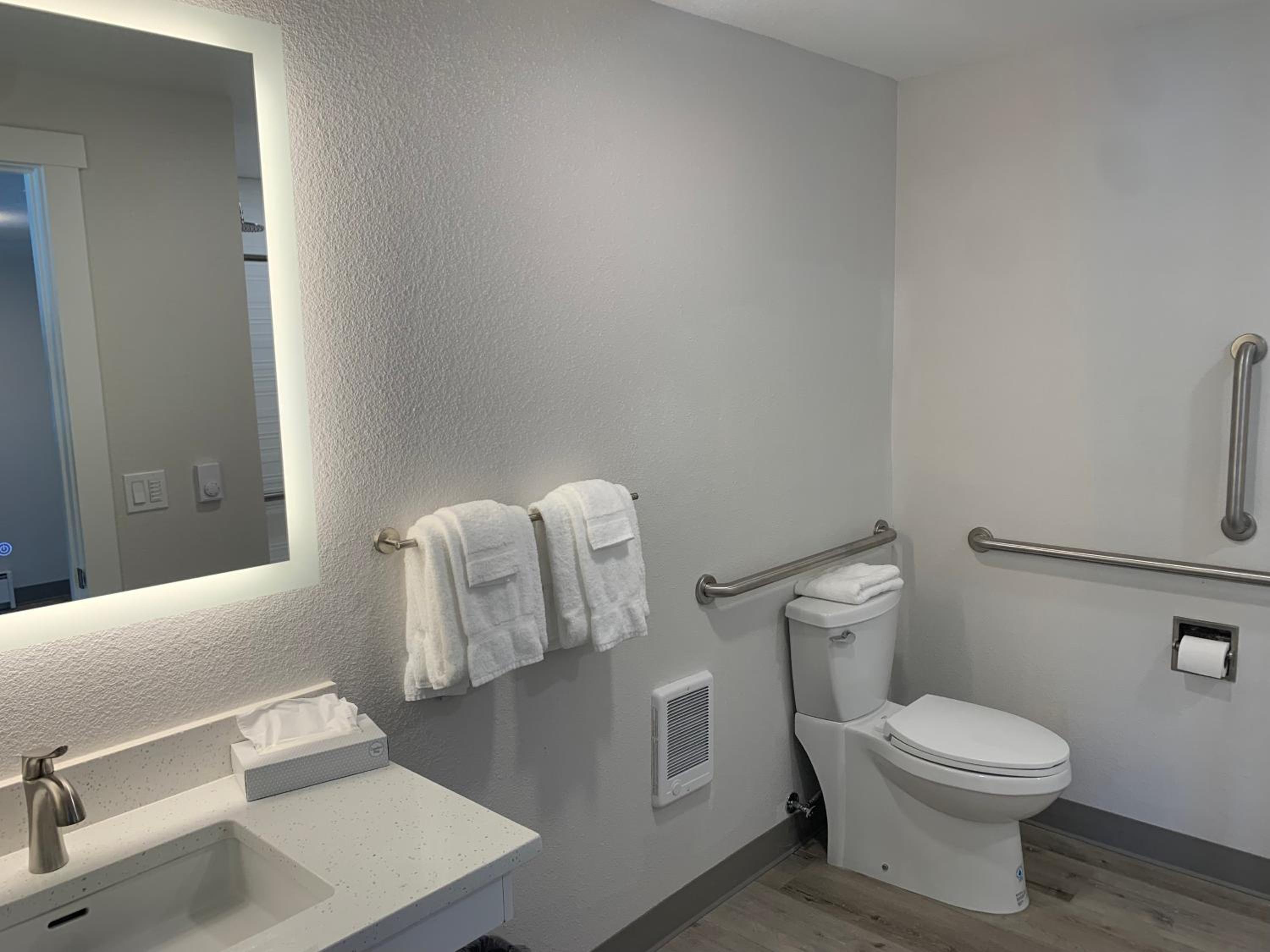 Queen Studio Suite Disability Access (ADA) with Deck photo 3