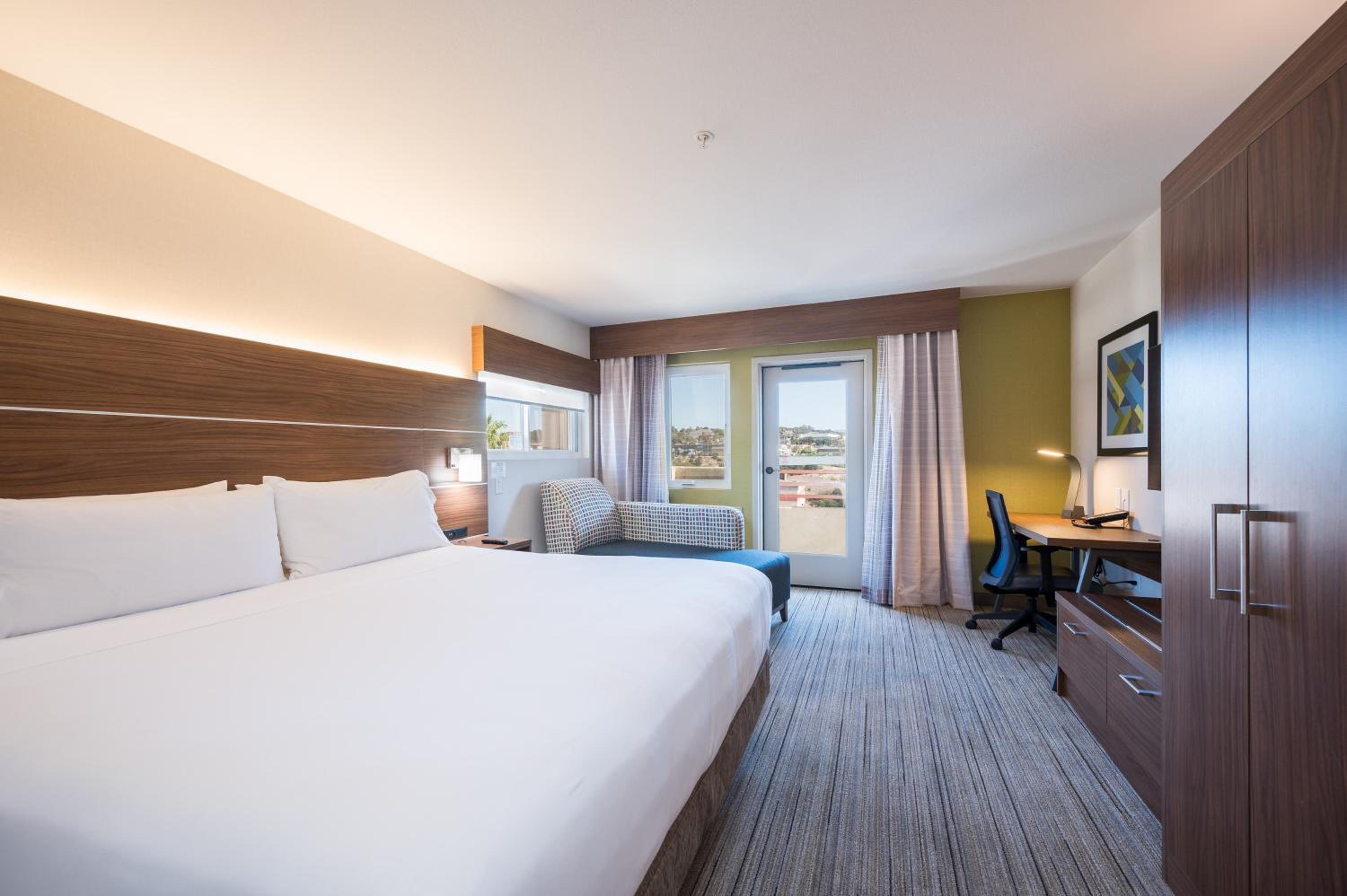 Location King Room - Photo 2