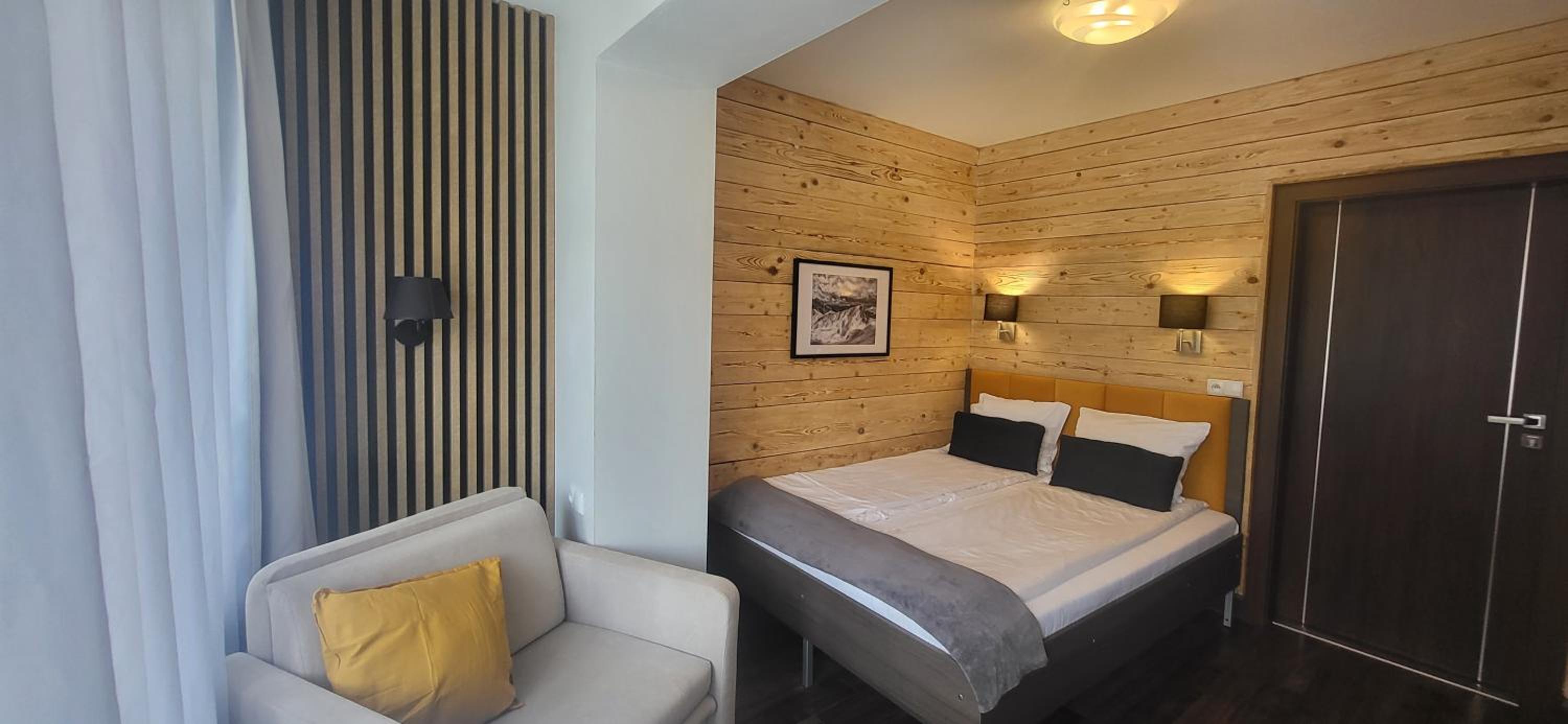 Deluxe Double Room with Extra Bed - Photo 1