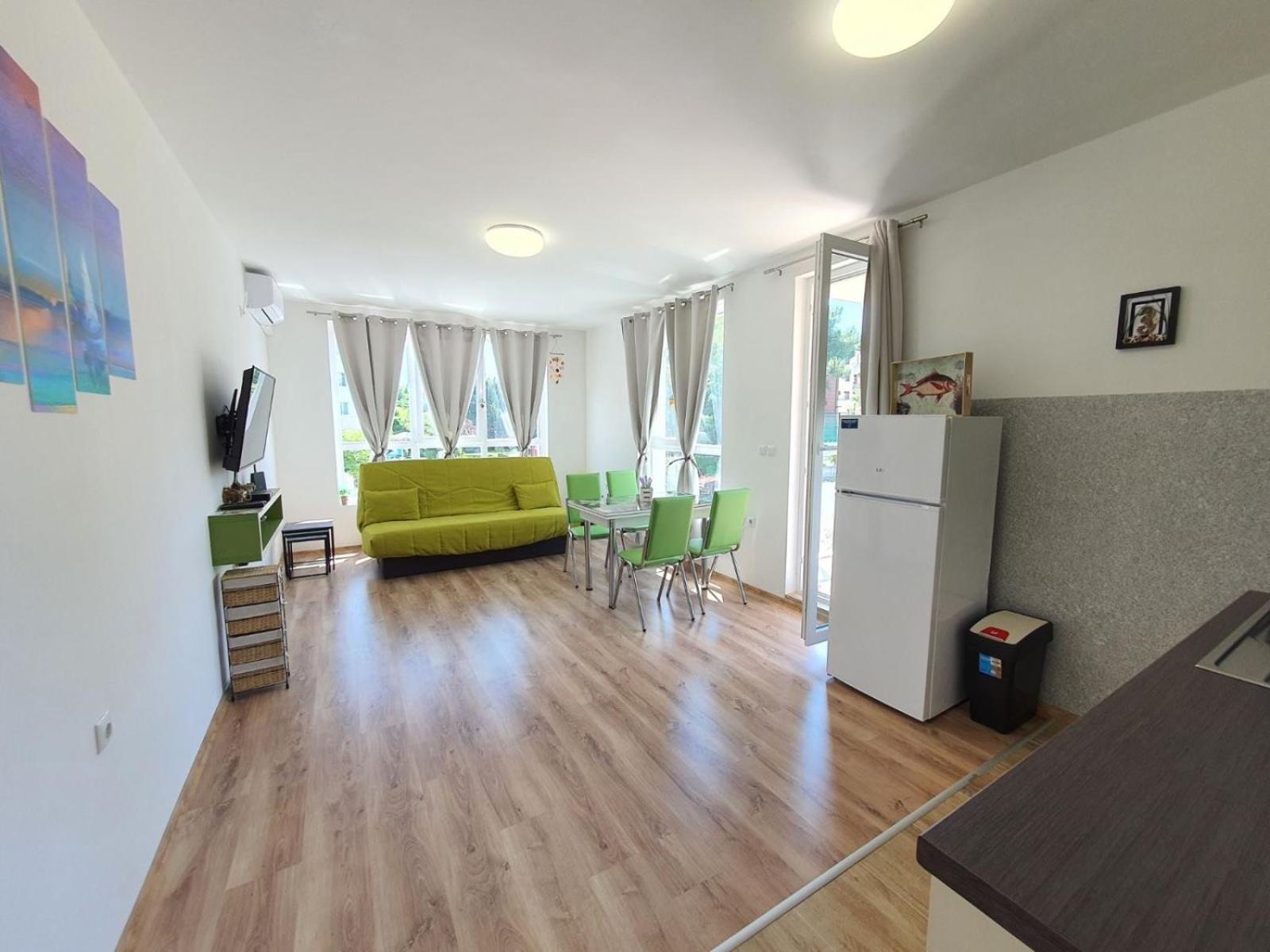 One-Bedroom Apartment photo 2