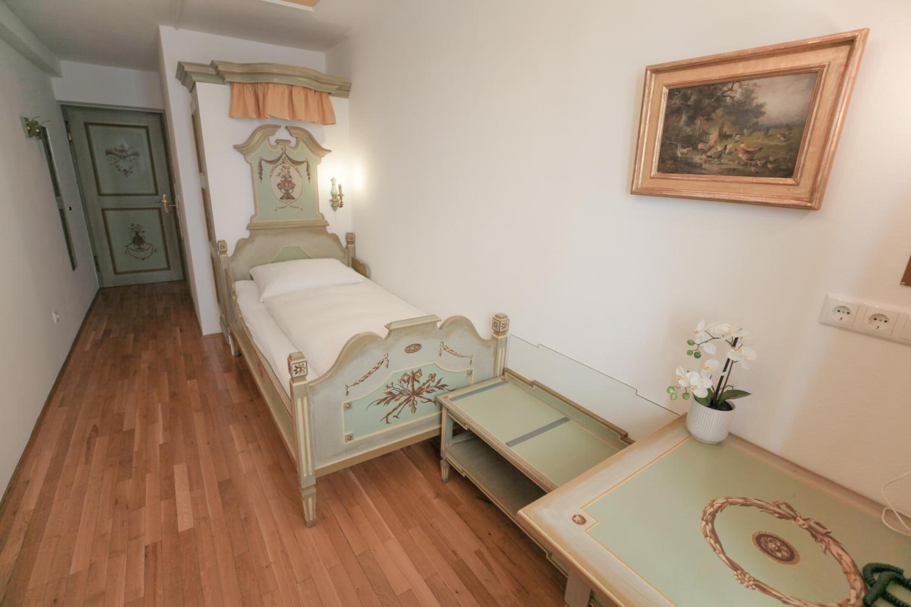 Single Room photo 3