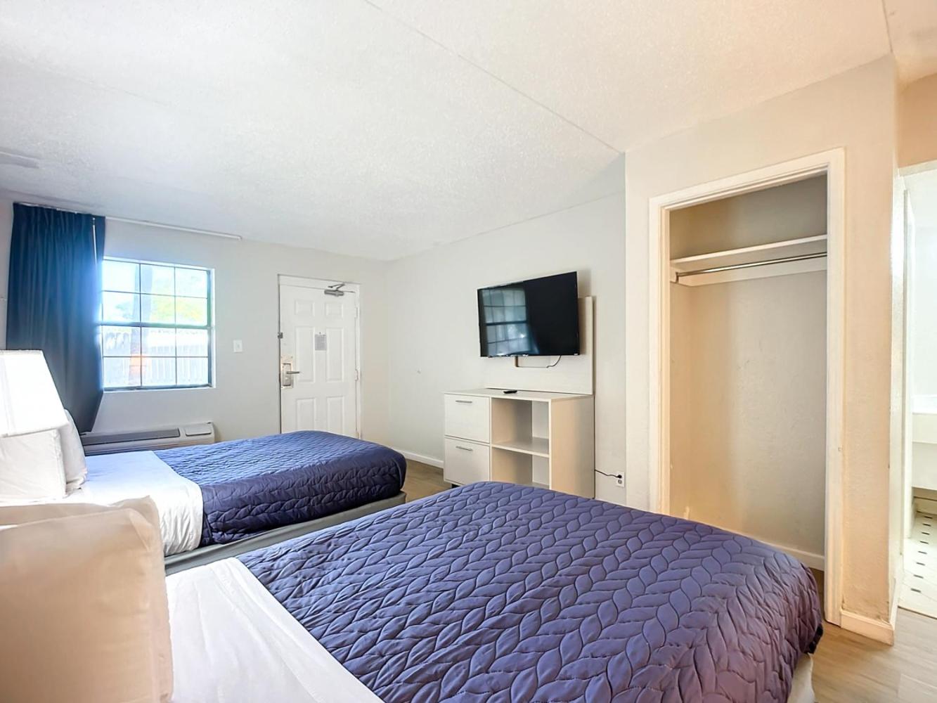 Queen Room - Disability Access photo 3