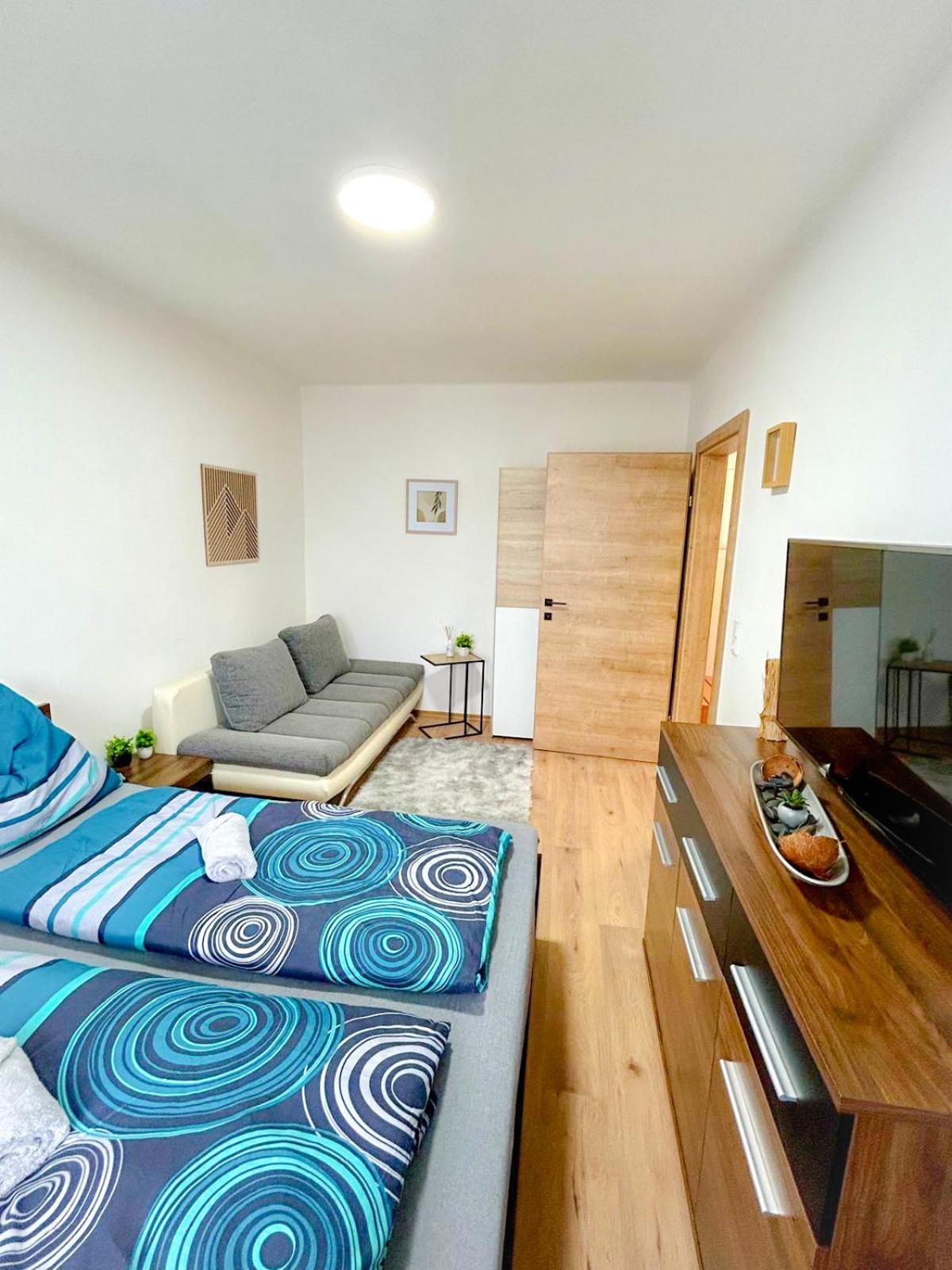 One-Bedroom Apartment photo 1