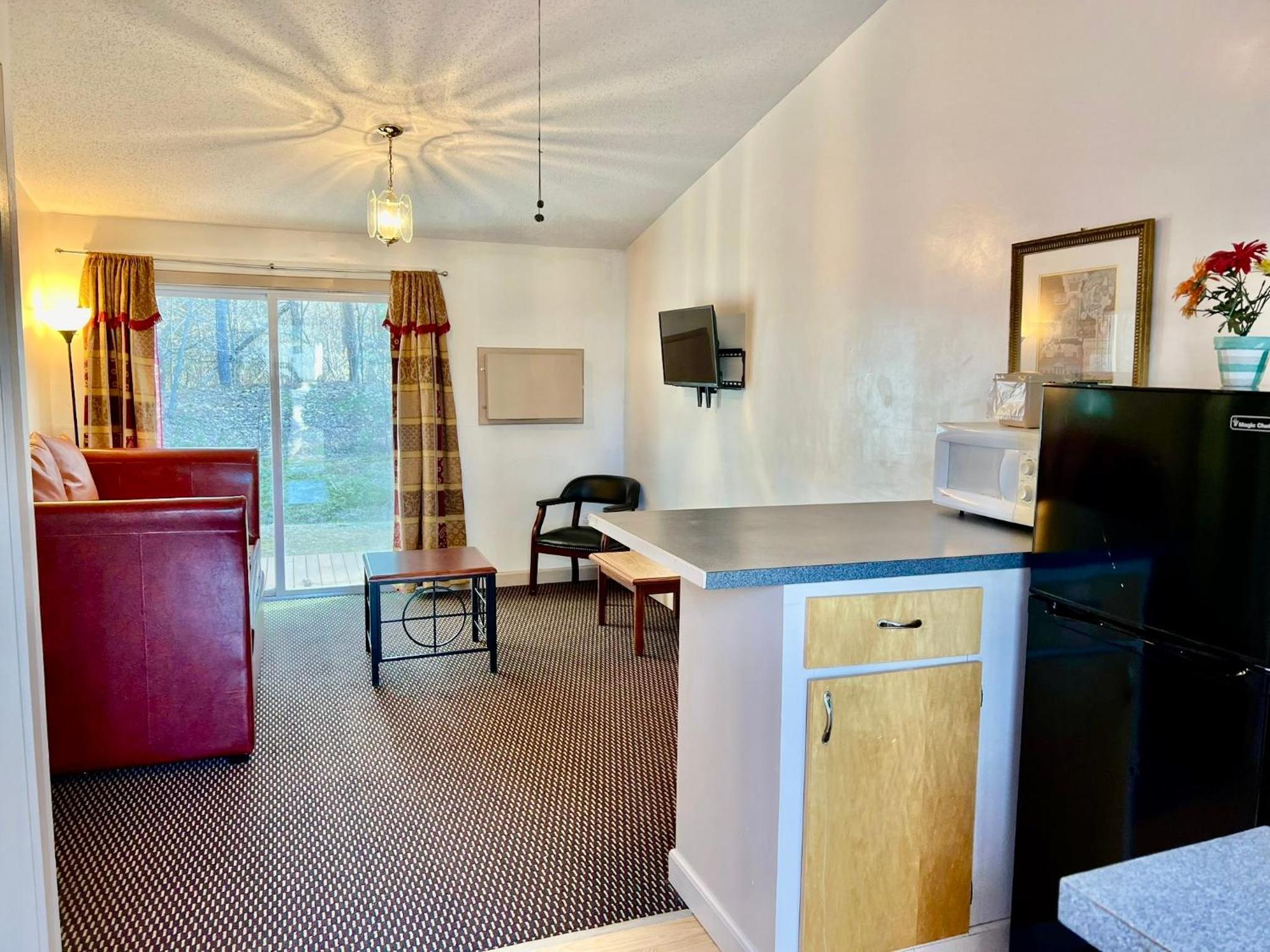 Two-Bedroom Cottage - Non-Smoking - Photo 5