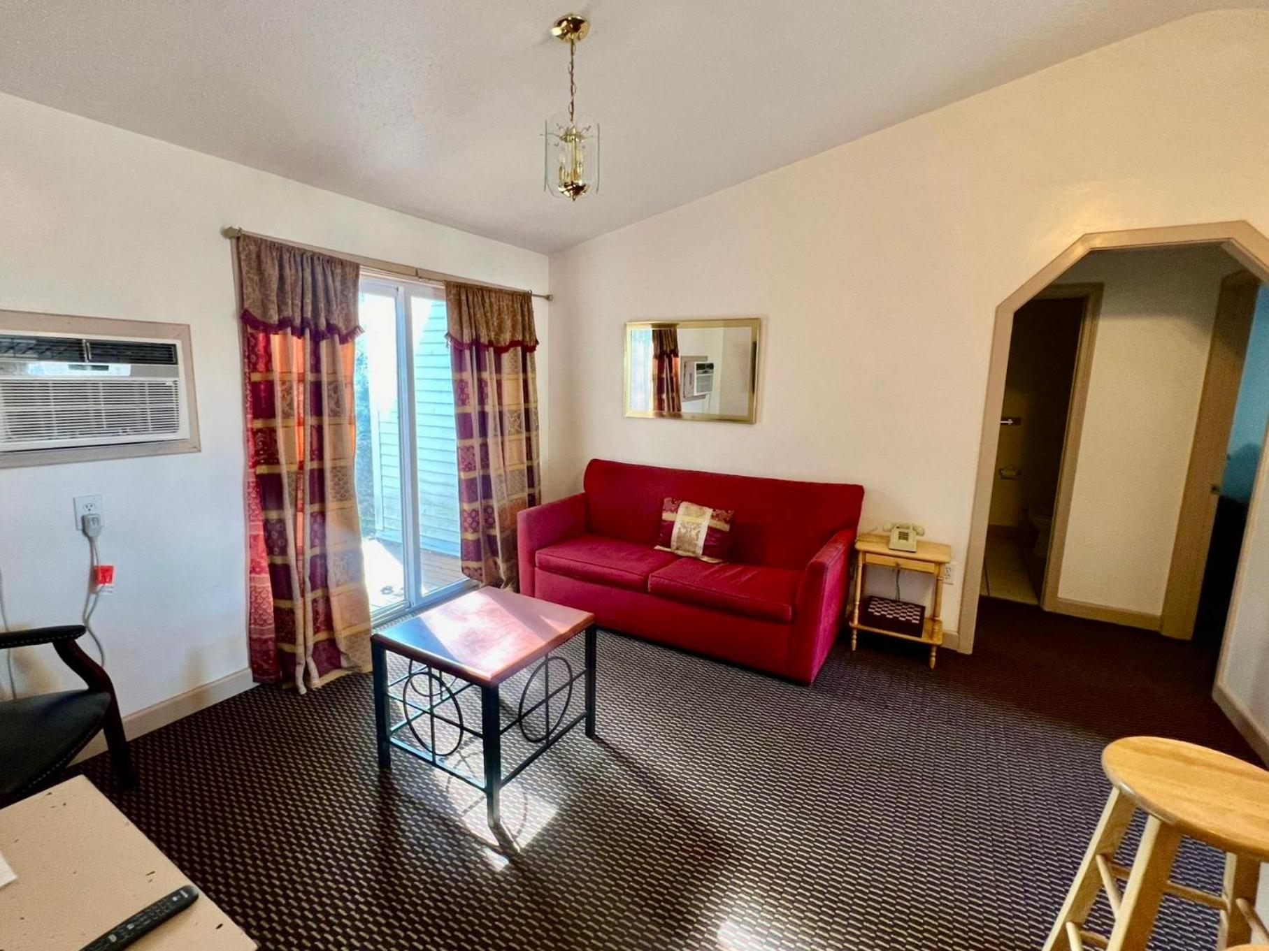 Two-Bedroom Cottage - Non-Smoking - Photo 2